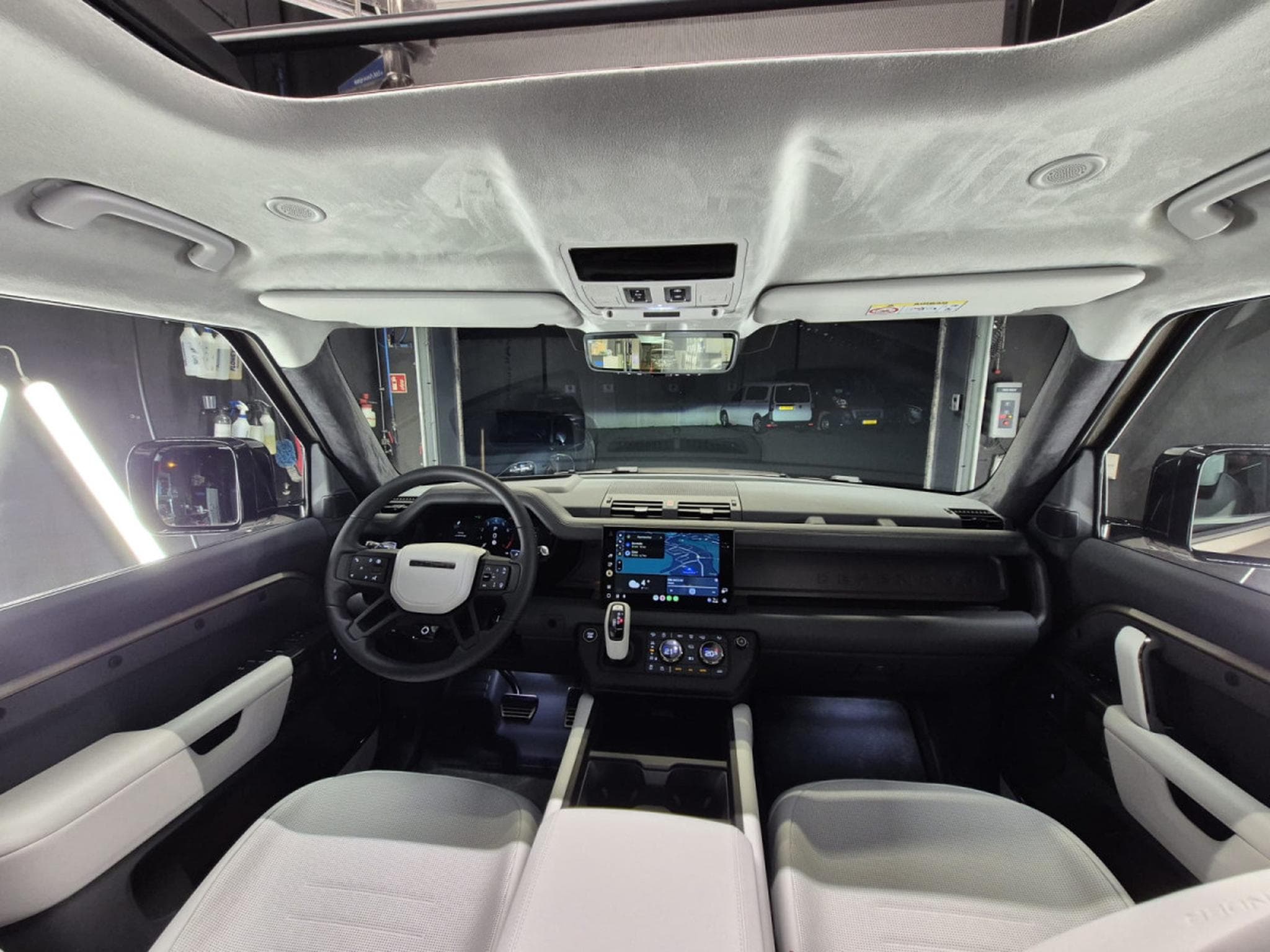 Land-Rover Defender V8 4.4 P635 110 OCTA Petra Copper SHZ LEDER KAMERA*PANO*MERI (2025) - Photo 25
