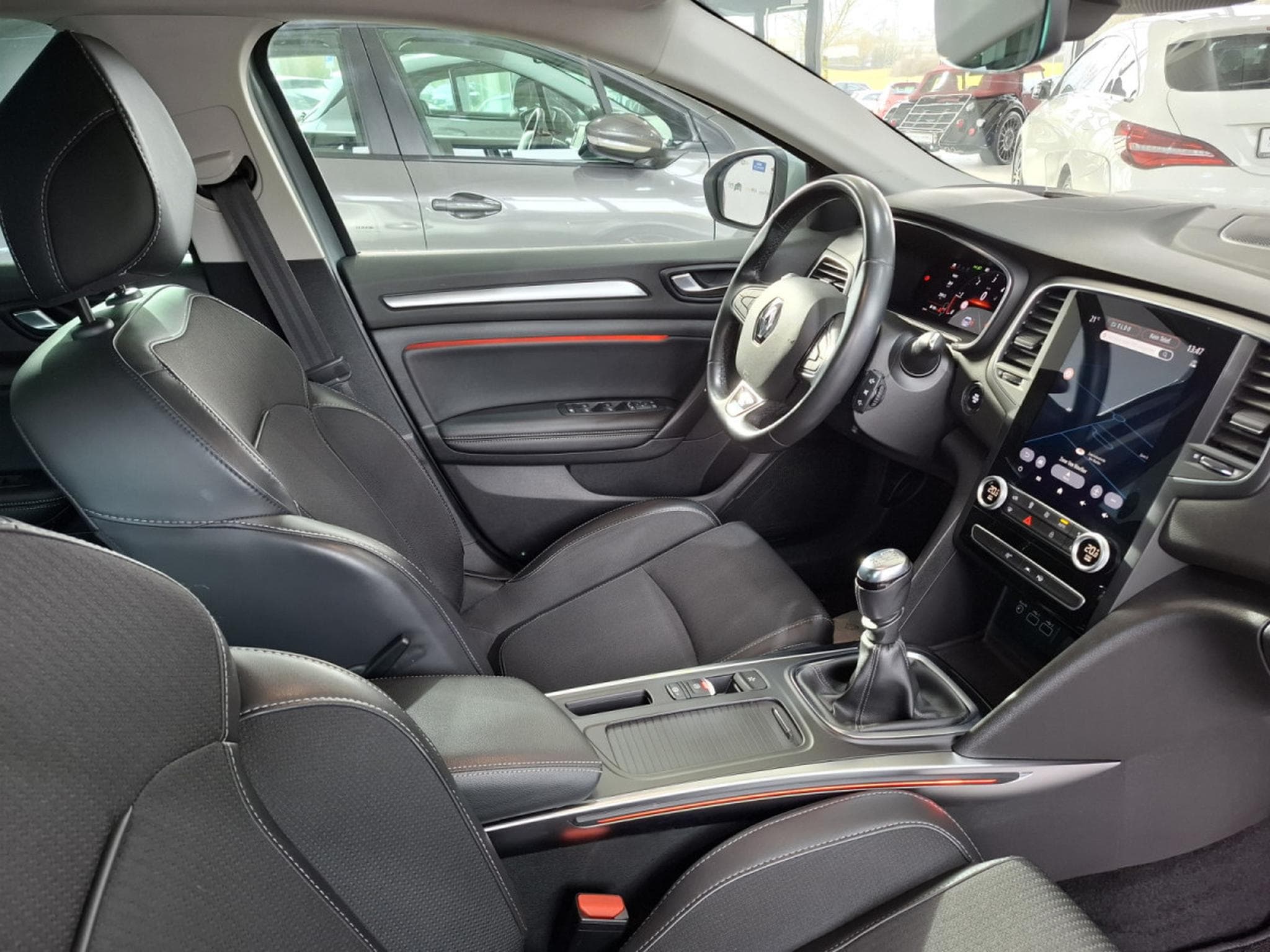 Renault Megane Intens dCi 115, CUIR, NAVI, CAMERA, LED, COCKPIT, HEAD-UP-DI (2021) - Photo 6
