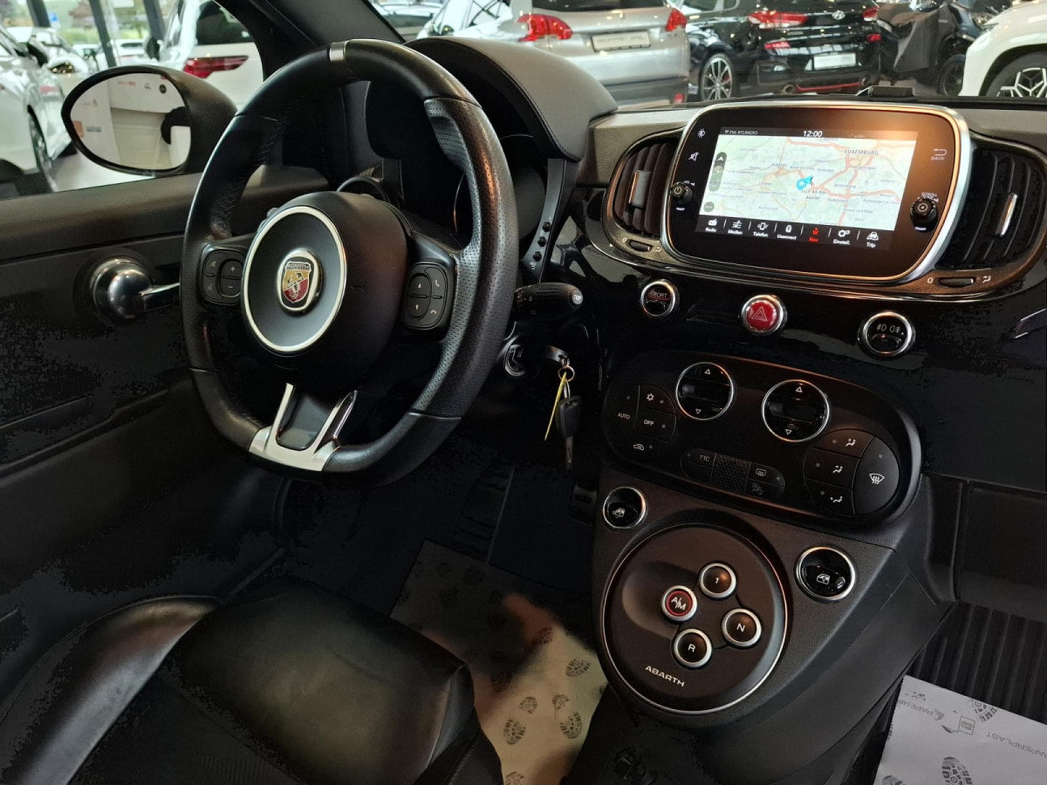 Abarth 595 1.4 T-JET 165 SCORPIONEORO 1 OF 2000 BEATS CUIR NAVI 1 HAND (2020) - Photo 10