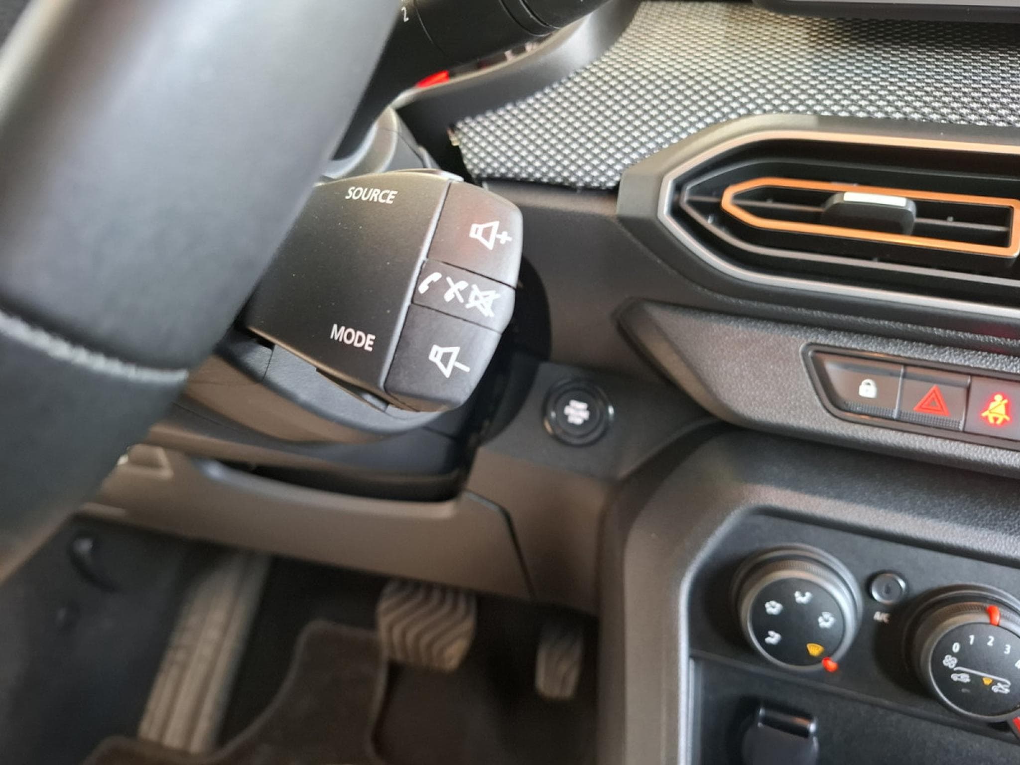 Dacia Sandero 1.0 TCe 90 Stepway, B.Auto., 1 HAND, CAMERA, NAVI, PDC, REGU (2023) - Photo 15
