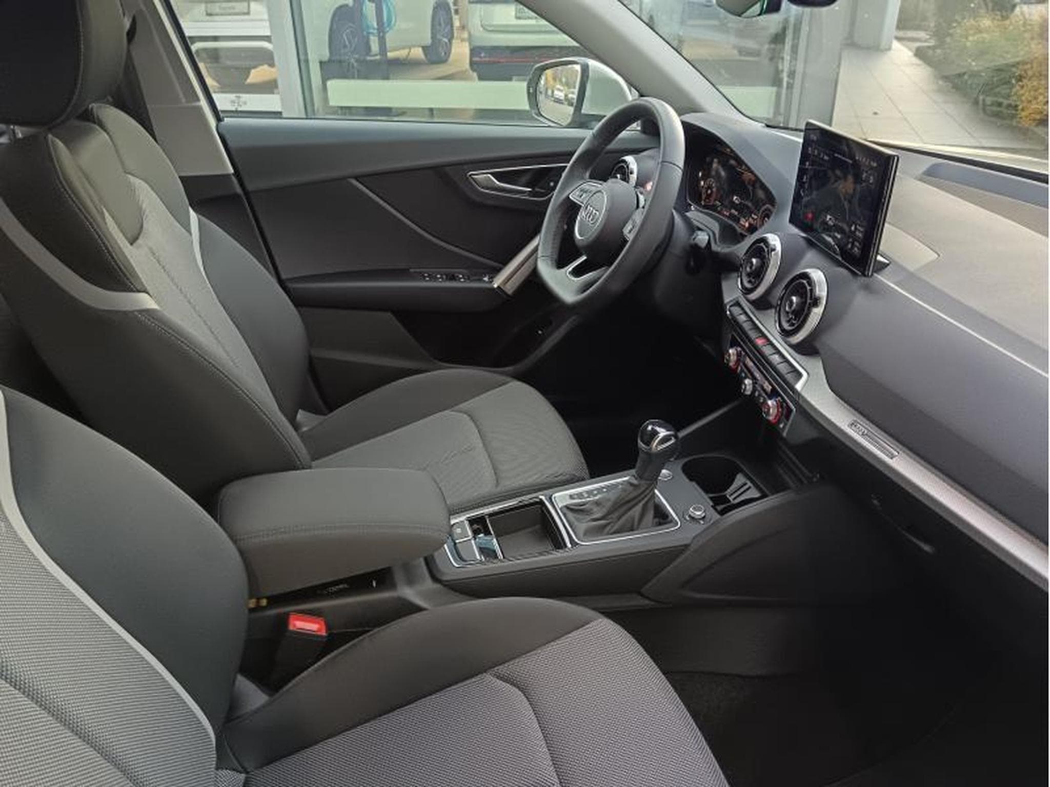 Audi Q2 Advanced 35 TFSI s-tronic (2024) - Photo 10