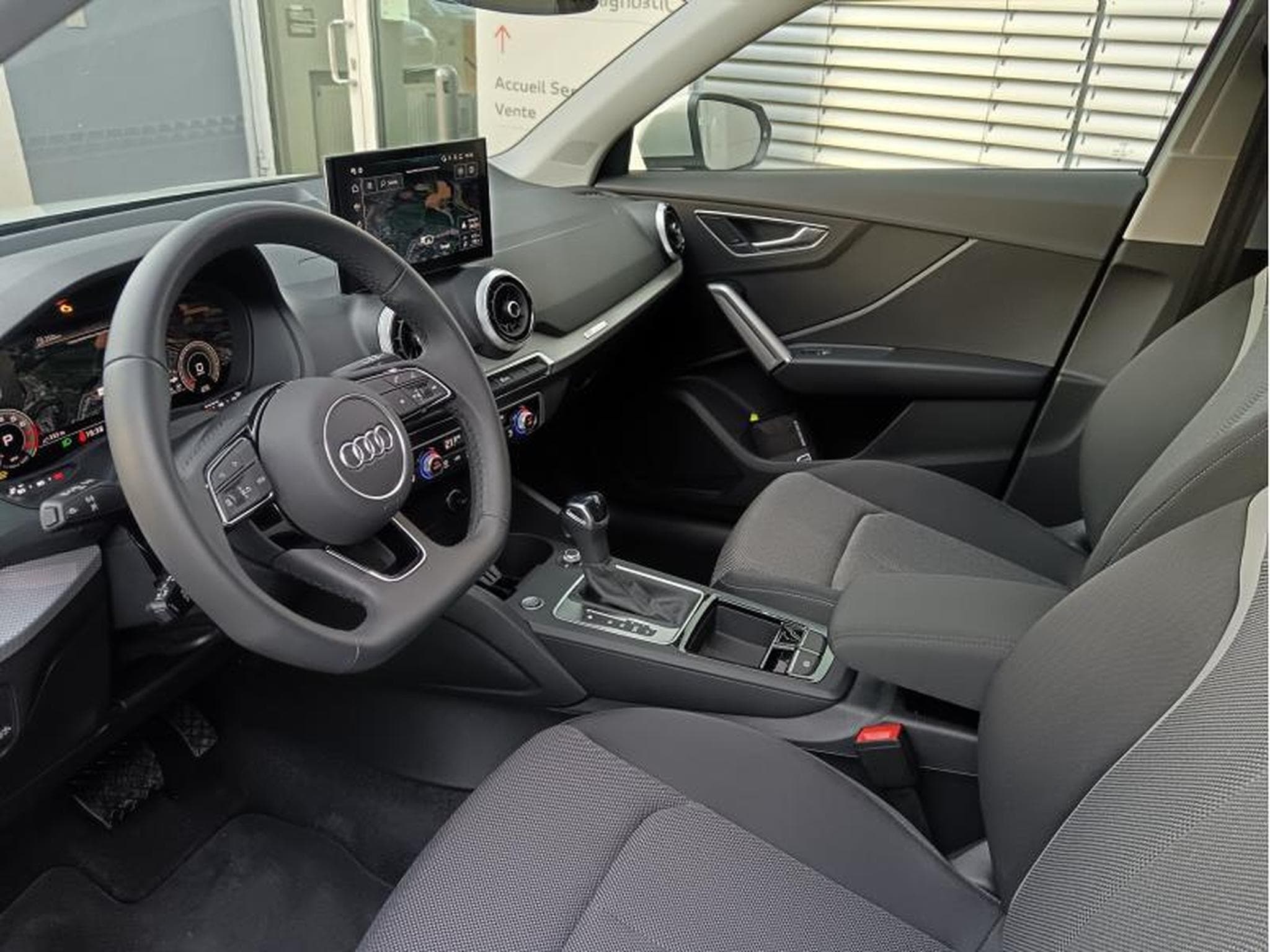 Audi Q2 Advanced 35 TFSI s-tronic (2024) - Photo 9