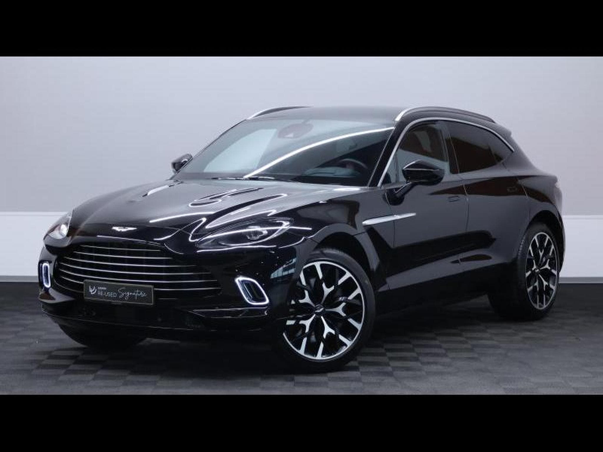 Aston-Martin DBX 4.0 V8 550 (2021) - Photo 1