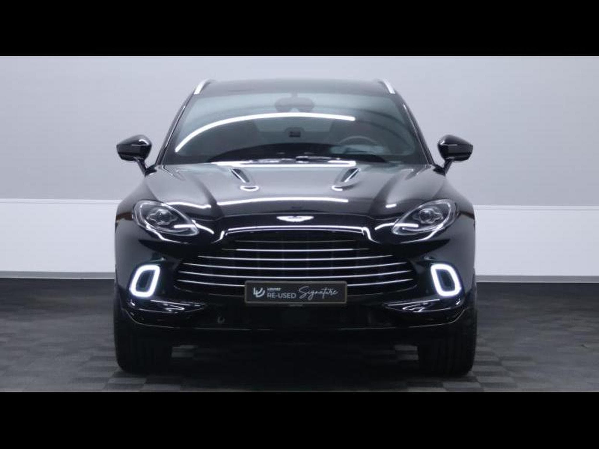 Aston-Martin DBX 4.0 V8 550 (2021) - Photo 2