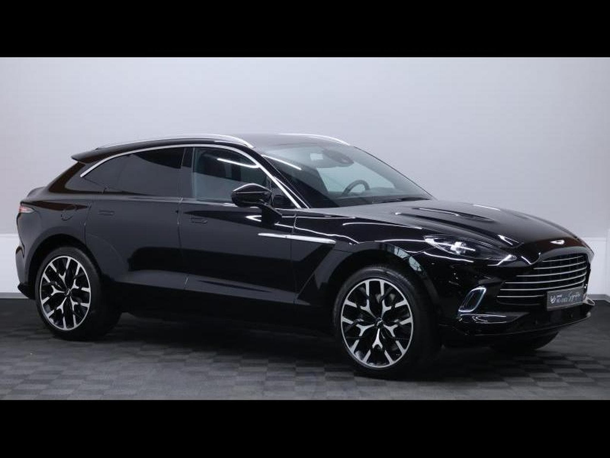Aston-Martin DBX 4.0 V8 550 (2021) - Photo 3