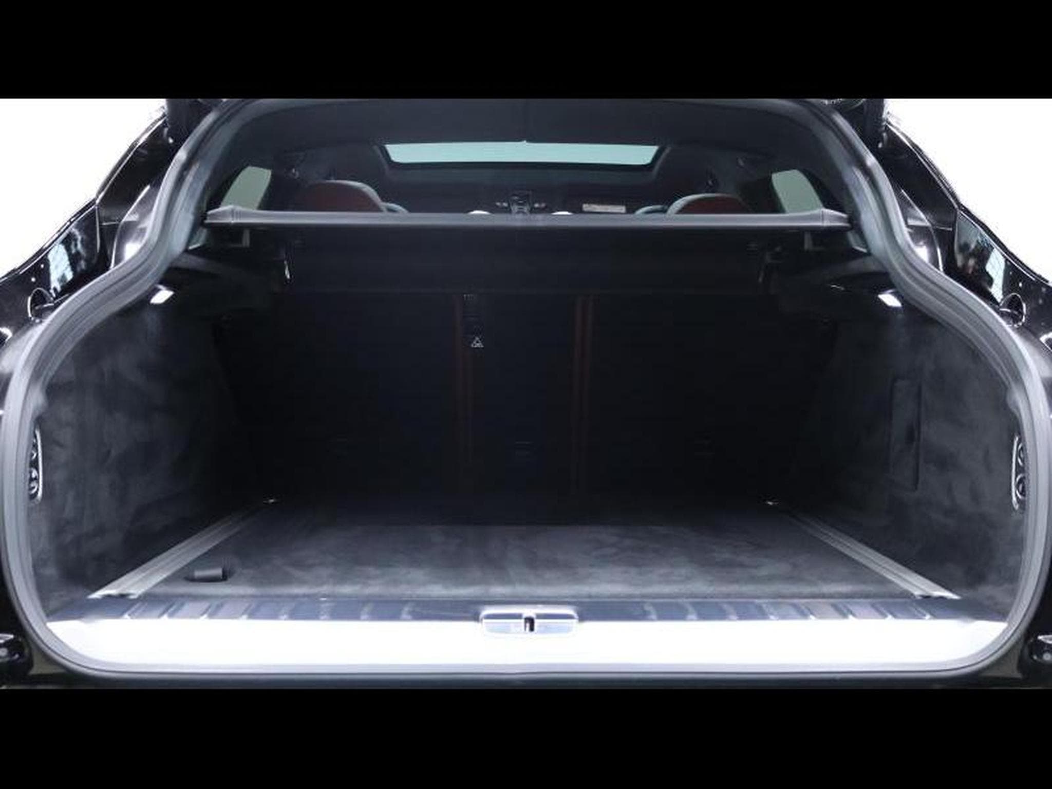 Aston-Martin DBX 4.0 V8 550 (2021) - Photo 7