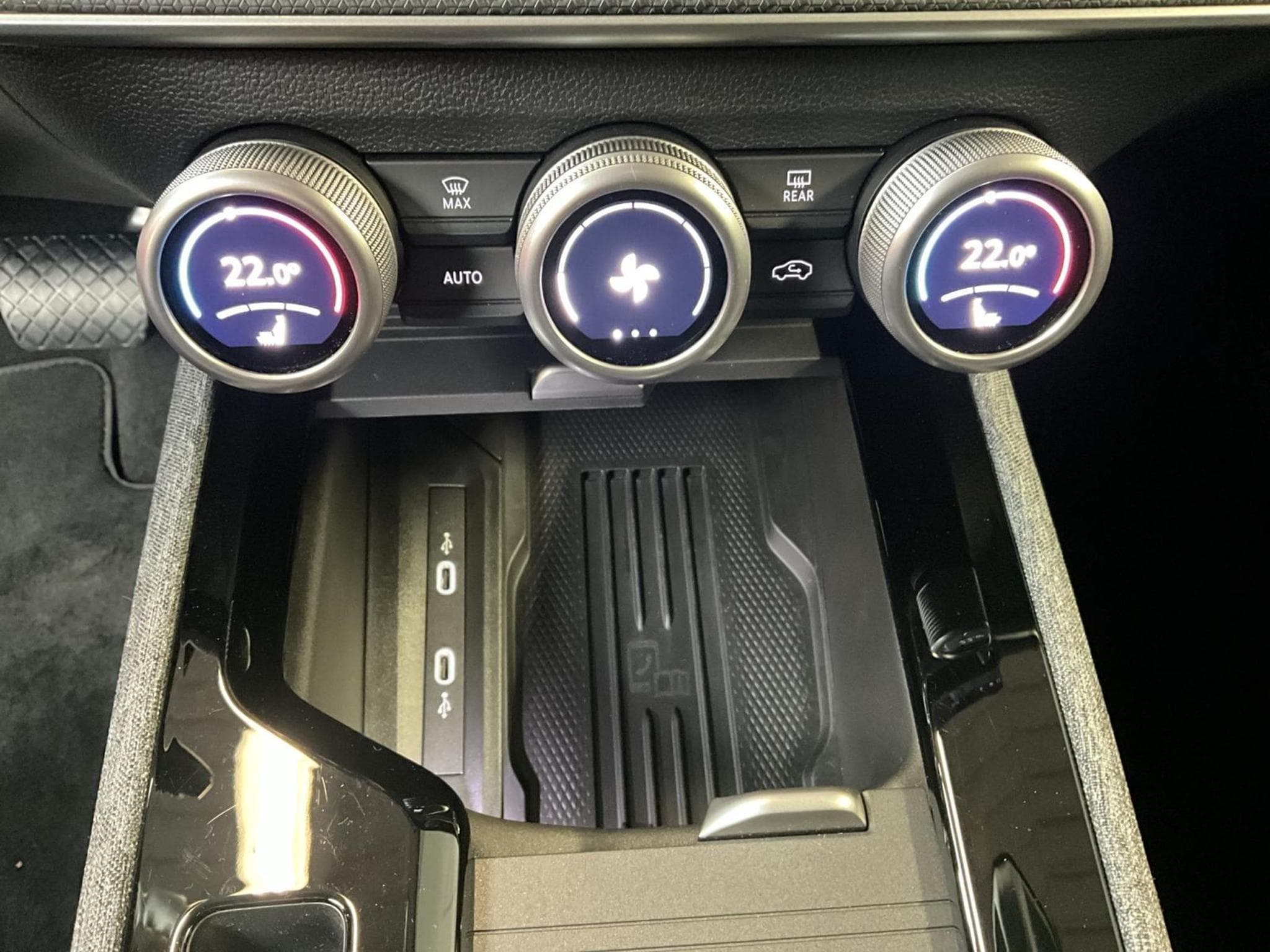 Skoda Superb Combi+Selection+DSG+Led+AHK (2025) - Photo 17