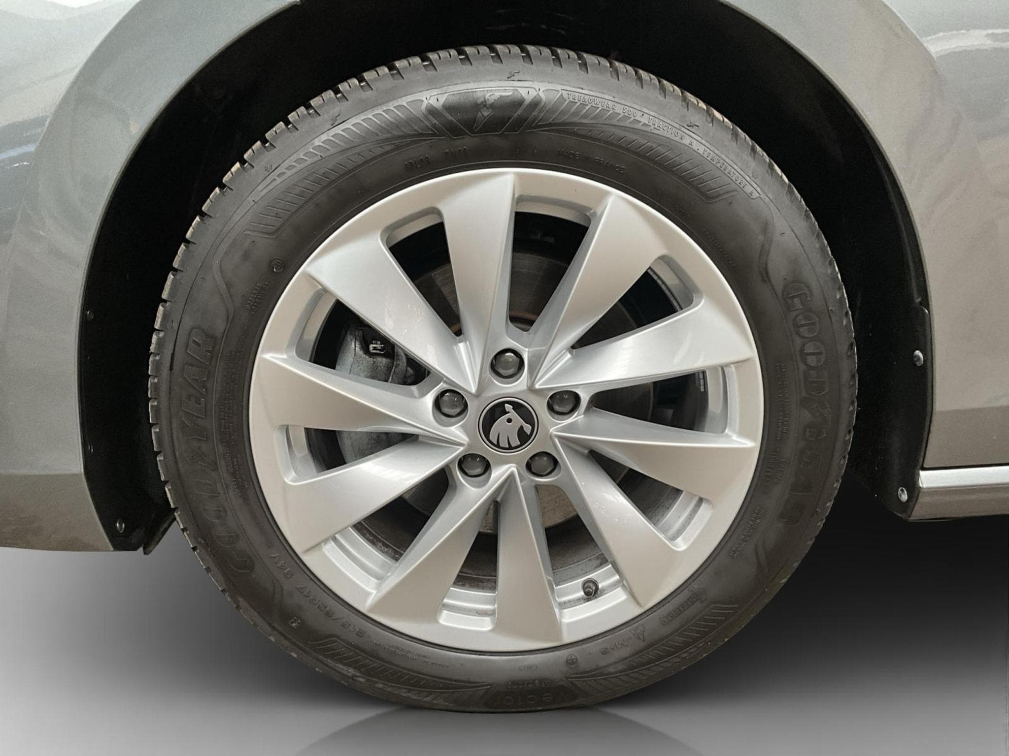 Skoda Superb Combi+Selection+DSG+Led+AHK (2025) - Photo 8