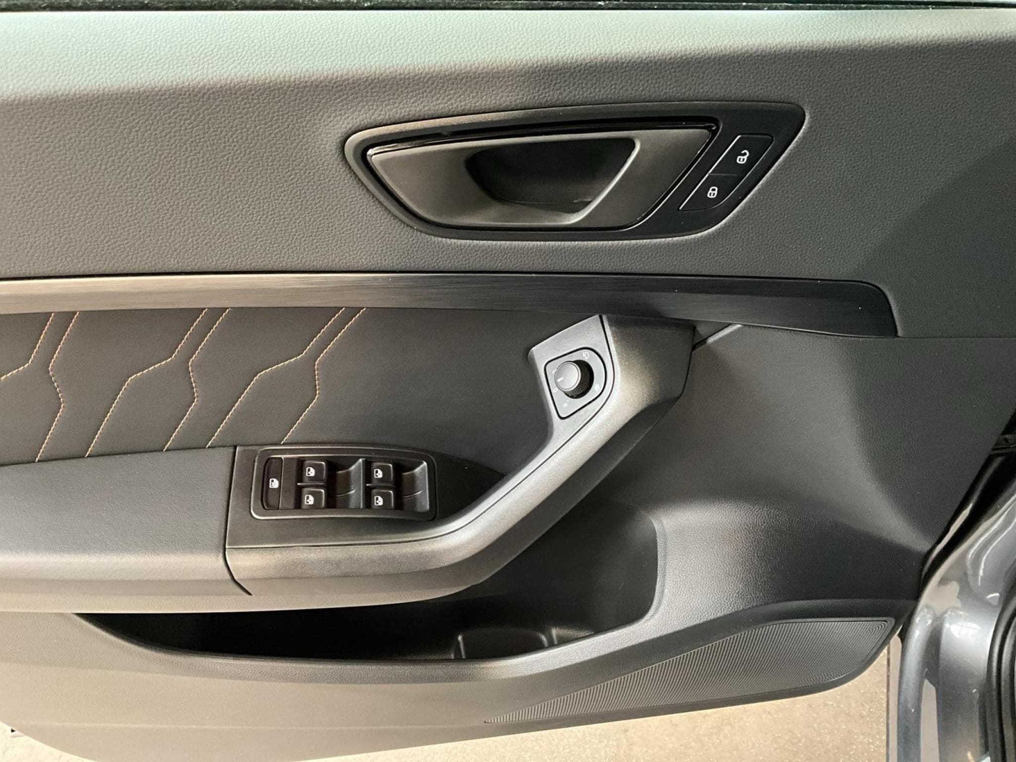 Cupra Ateca DSG+RearView+P.-Safe-Drive.XL+LED+Navi (2025) - Photo 10