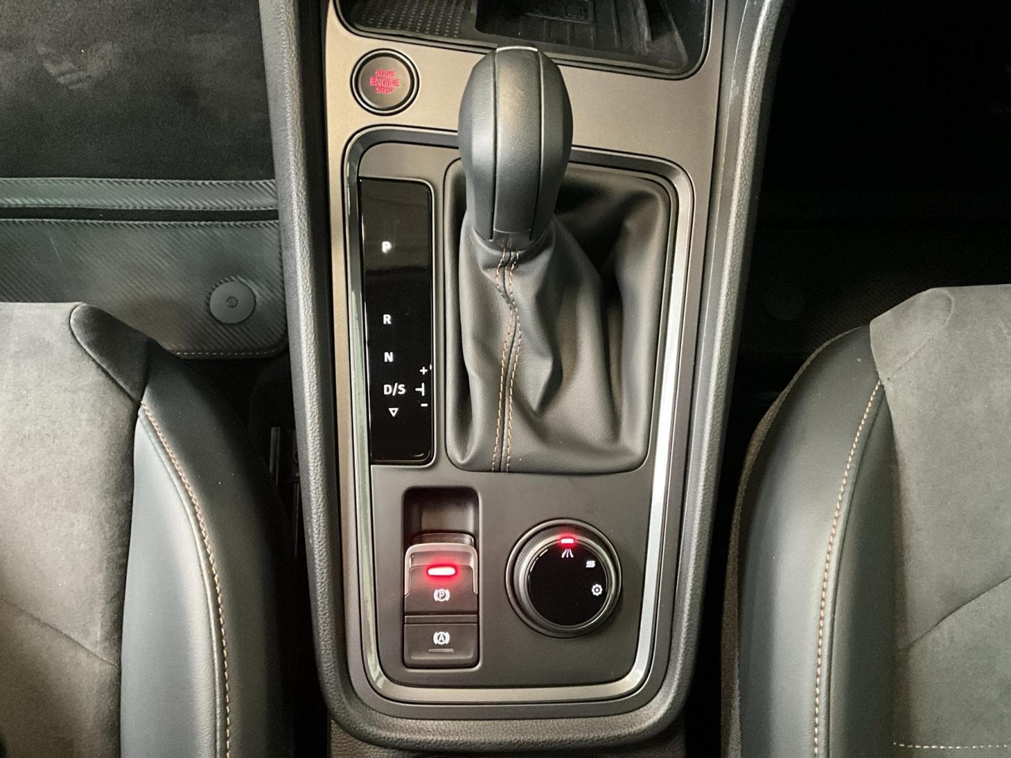 Cupra Ateca DSG+RearView+P.-Safe-Drive.XL+LED+Navi (2025) - Photo 14