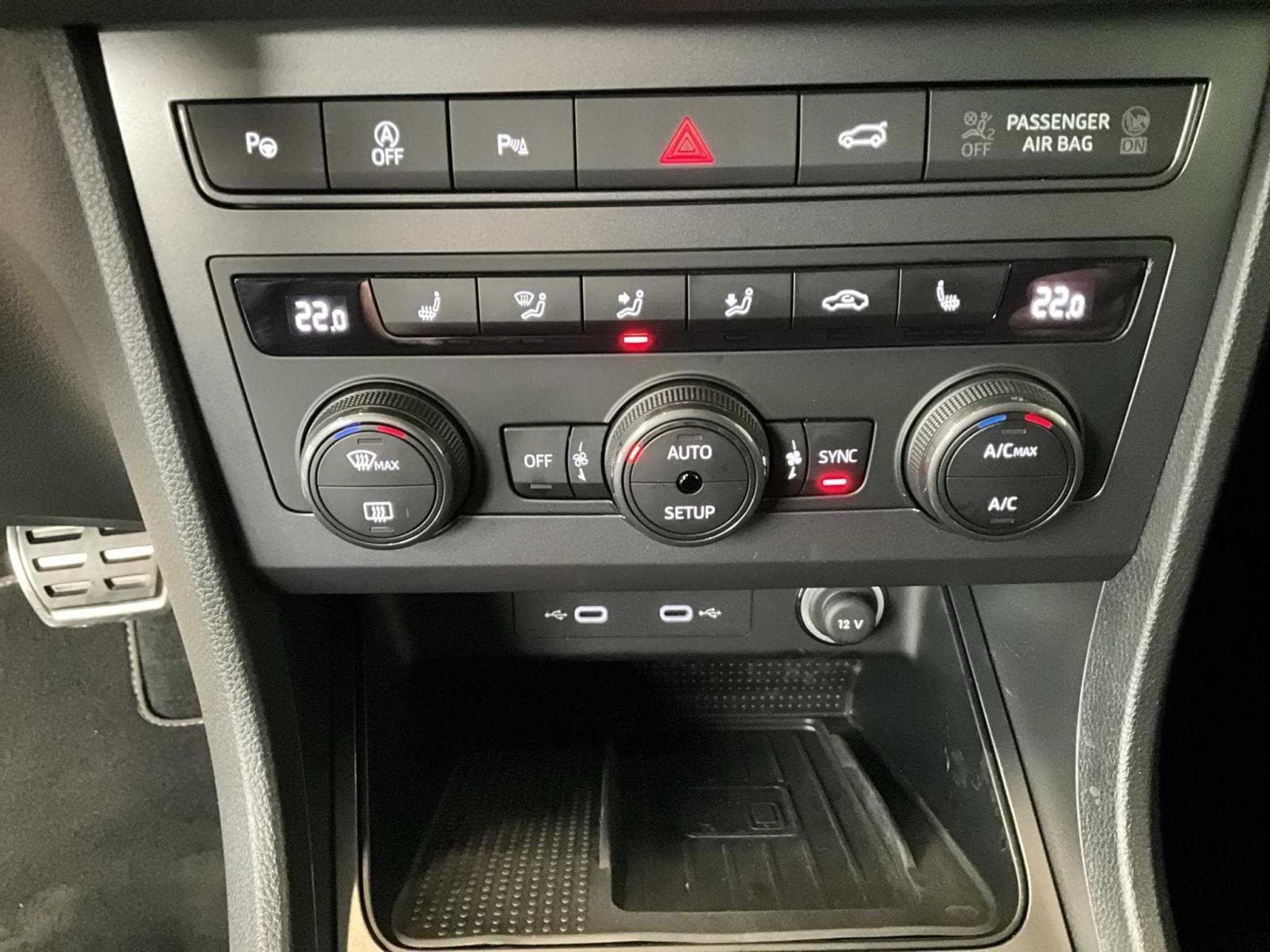 Cupra Ateca DSG+RearView+P.-Safe-Drive.XL+LED+Navi (2025) - Photo 17