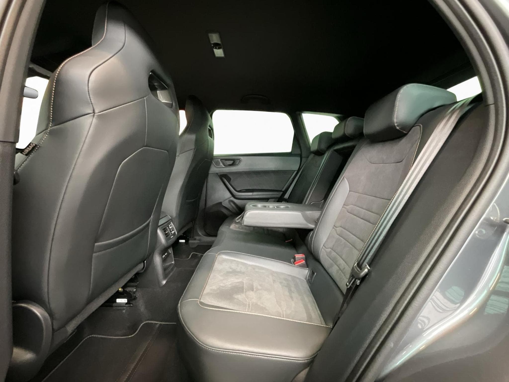 Cupra Ateca DSG+RearView+P.-Safe-Drive.XL+LED+Navi (2025) - Photo 18