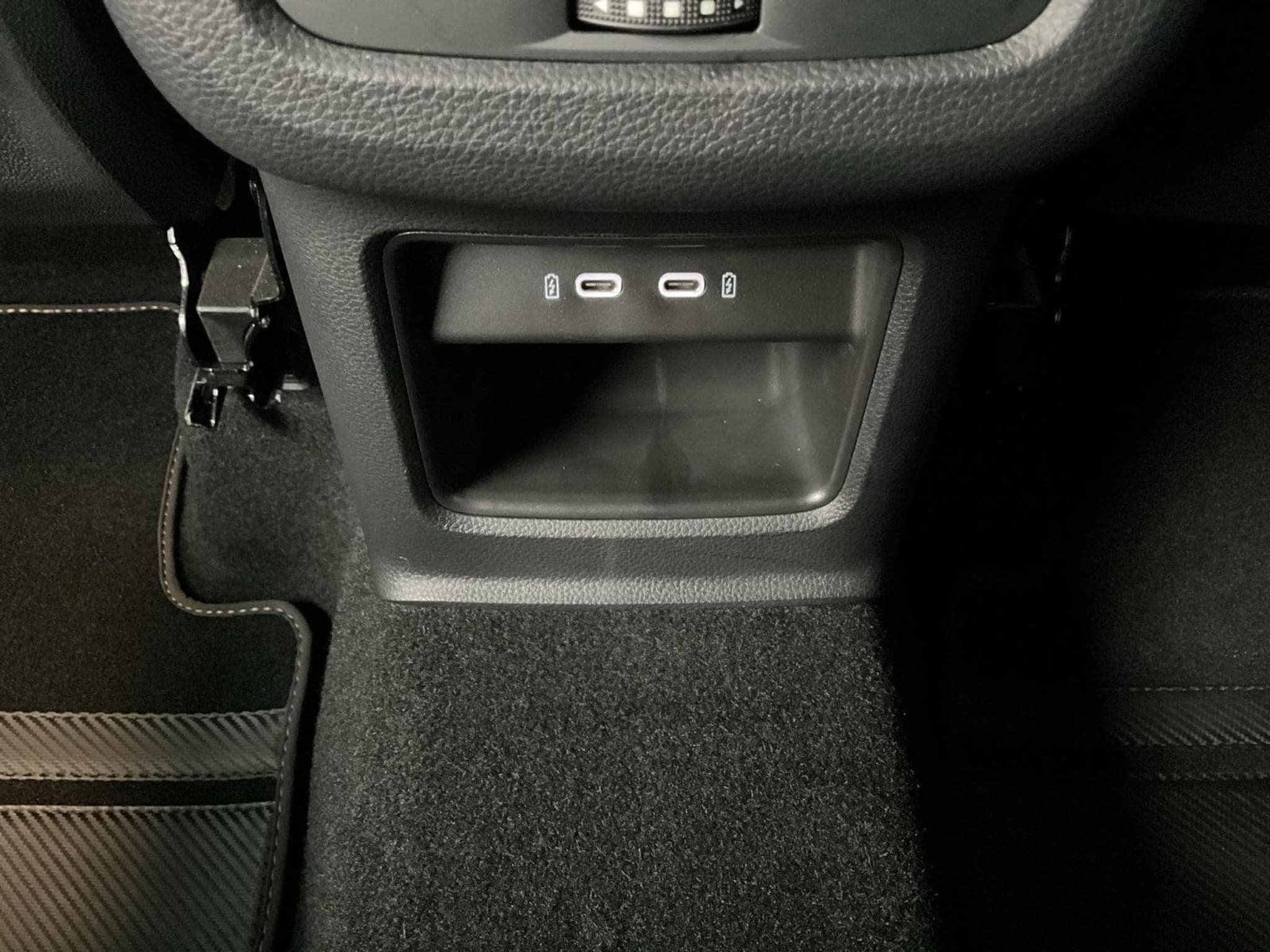Cupra Ateca DSG+RearView+P.-Safe-Drive.XL+LED+Navi (2025) - Photo 19