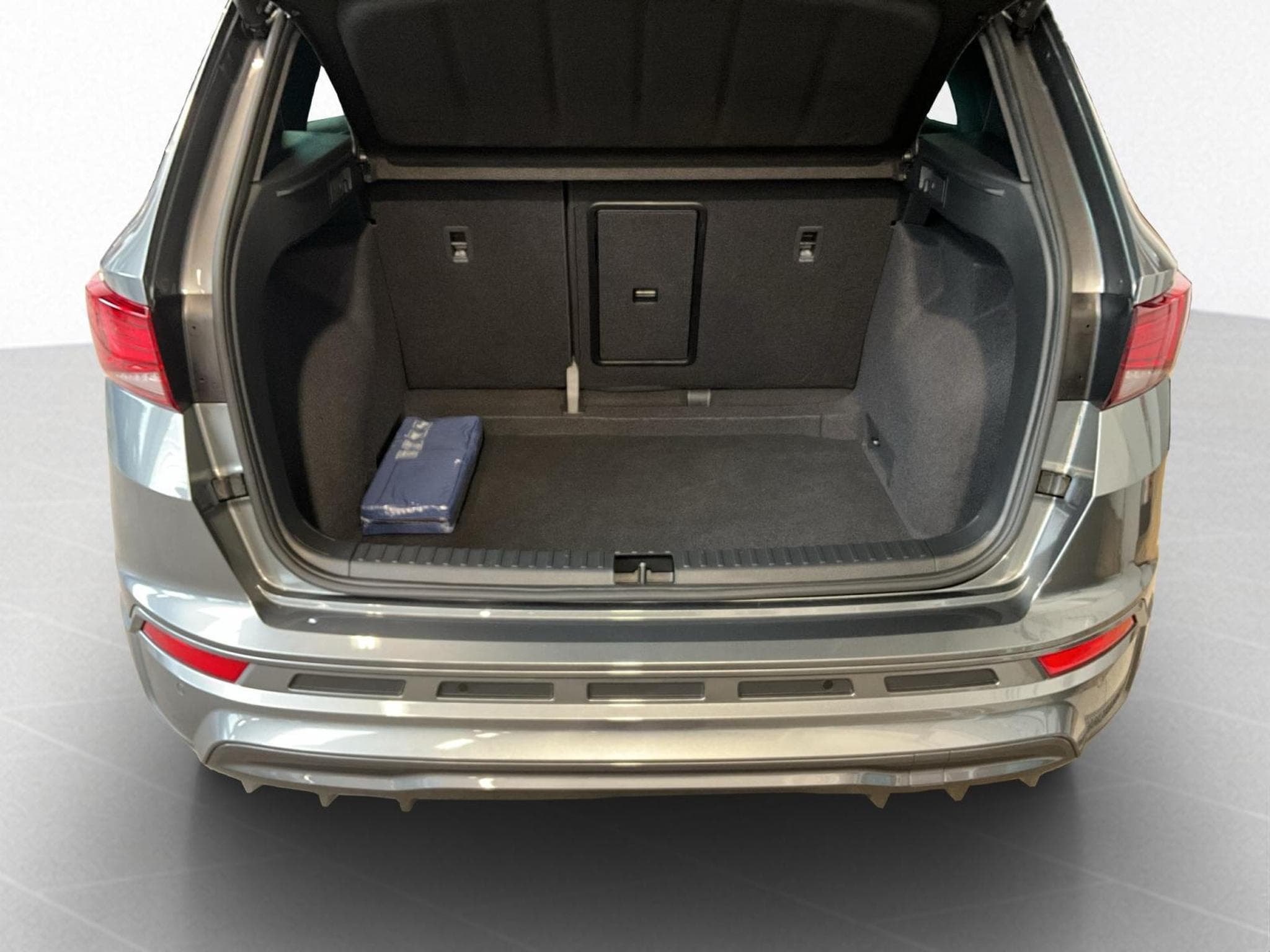 Cupra Ateca DSG+RearView+P.-Safe-Drive.XL+LED+Navi (2025) - Photo 21