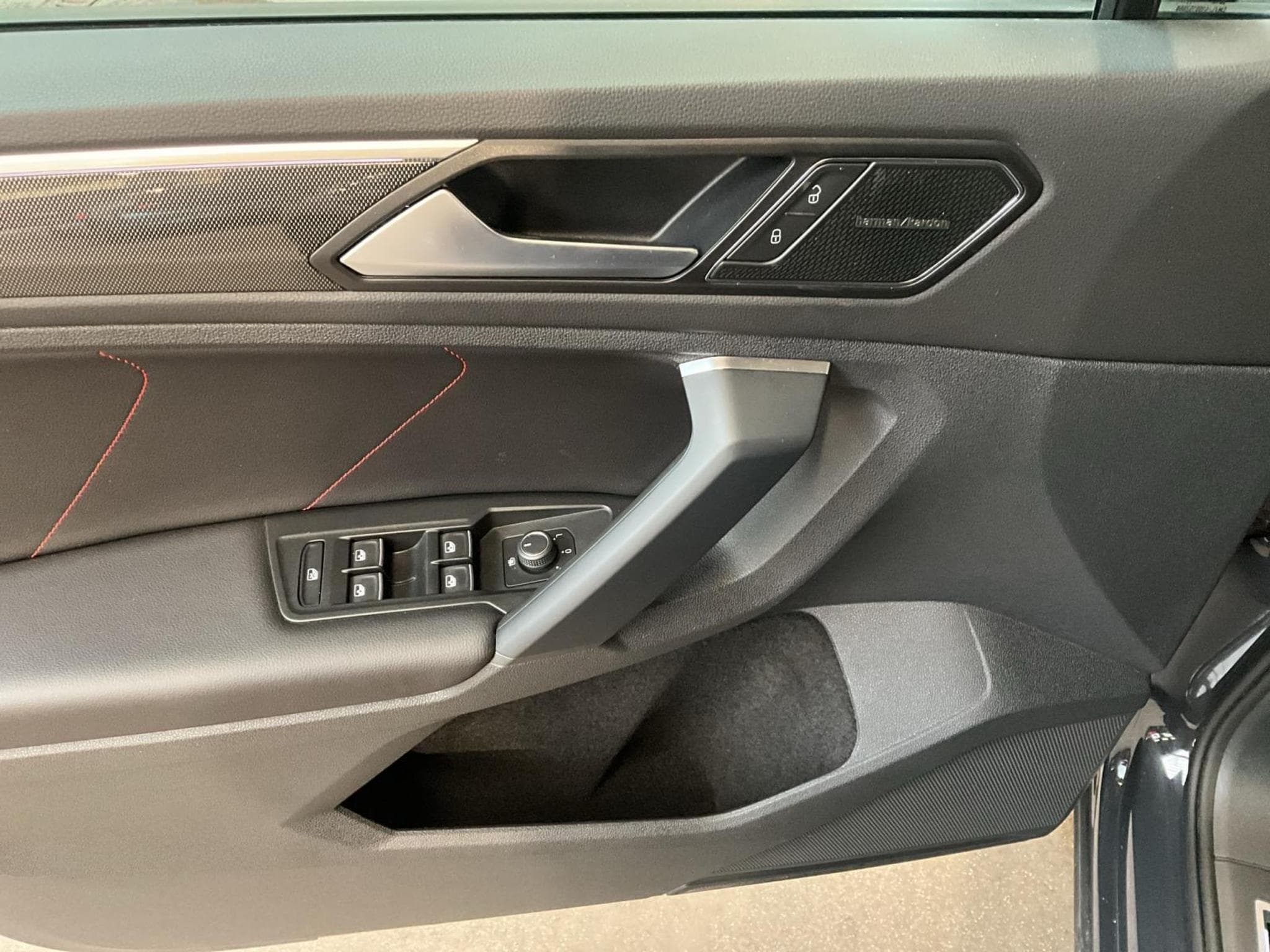 VW Tiguan Life-Urban-Sport+DSG+Led+Head+Sound (2024) - Photo 10