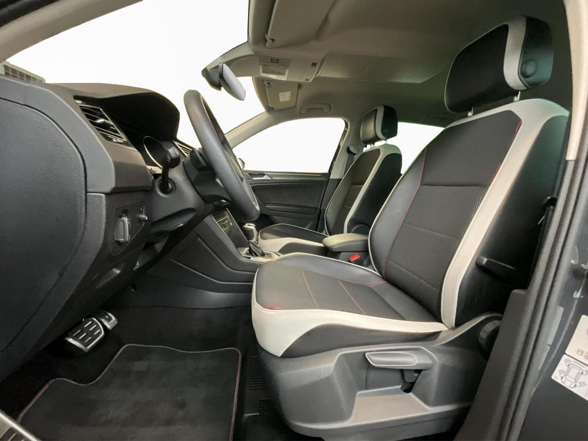 VW Tiguan Life-Urban-Sport+DSG+Led+Head+Sound (2024) - Photo 11