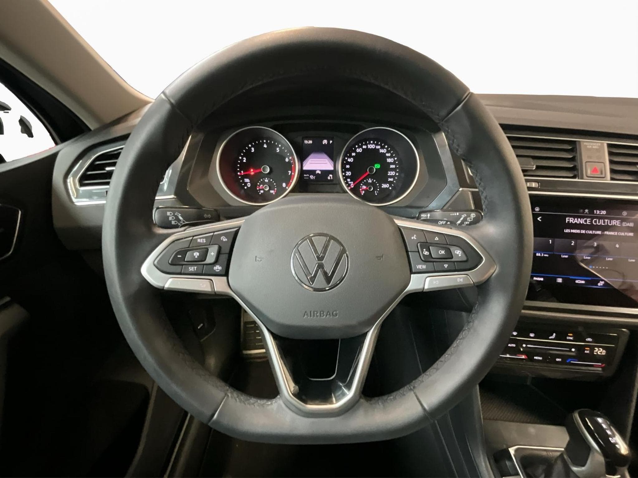 VW Tiguan Life-Urban-Sport+DSG+Led+Head+Sound (2024) - Photo 12