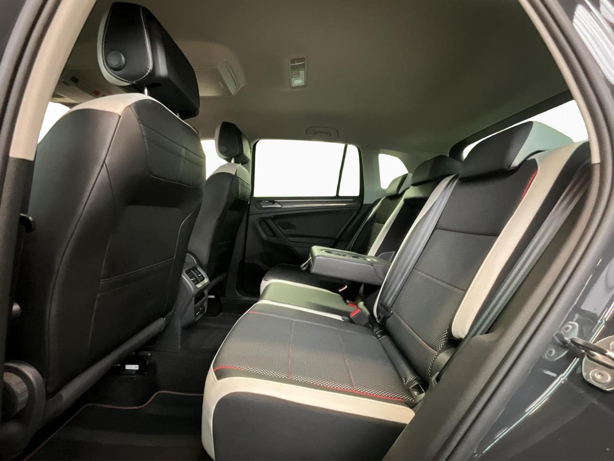 VW Tiguan Life-Urban-Sport+DSG+Led+Head+Sound (2024) - Photo 18