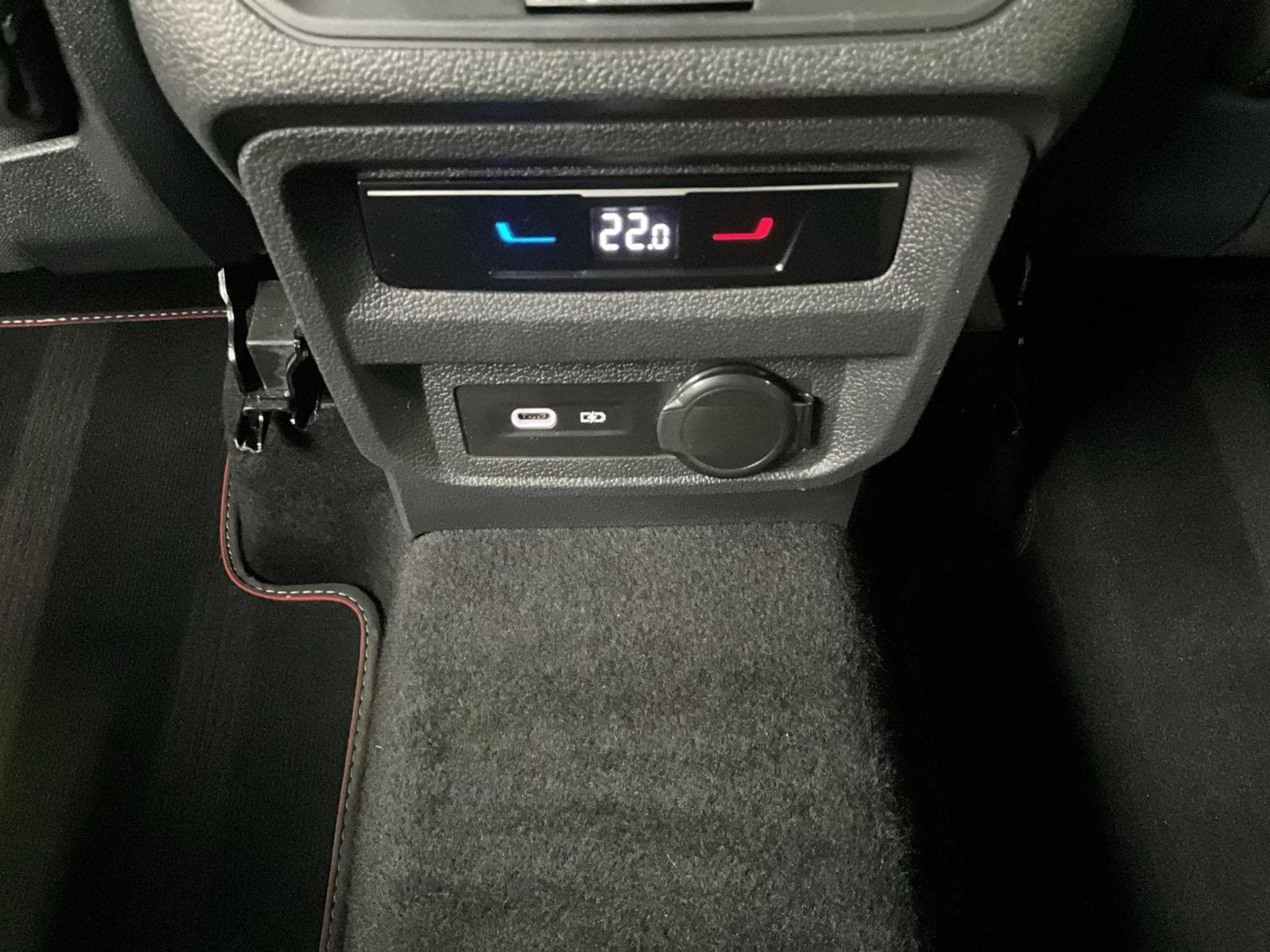 VW Tiguan Life-Urban-Sport+DSG+Led+Head+Sound (2024) - Photo 19