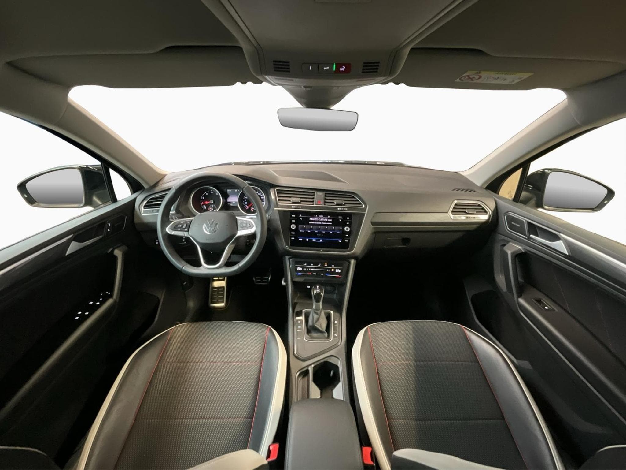 VW Tiguan Life-Urban-Sport+DSG+Led+Head+Sound (2024) - Photo 2