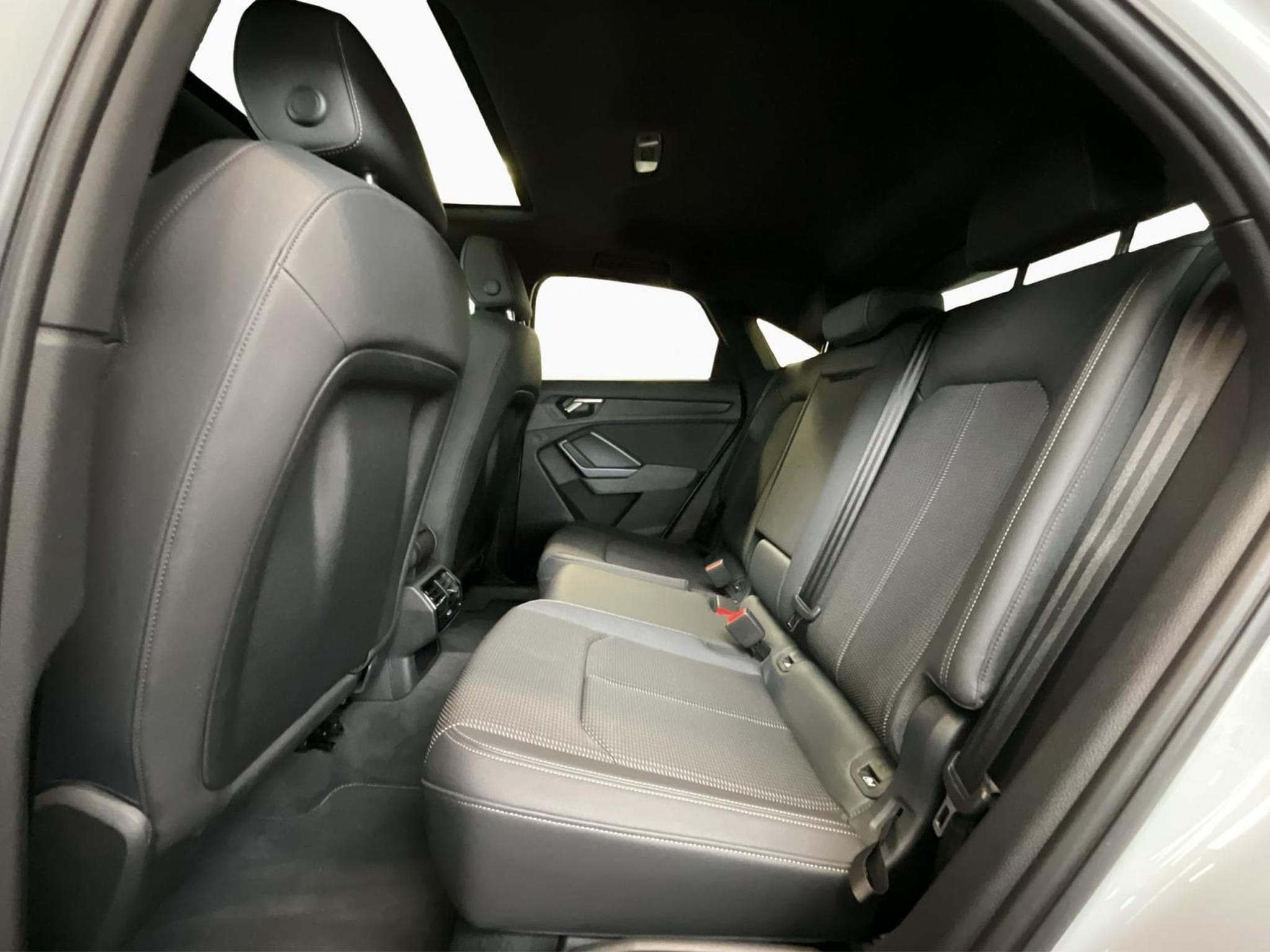 Audi Q3 SB+S-Line+40TDI+Quattro+S-Tronic+LED (2025) - Photo 16