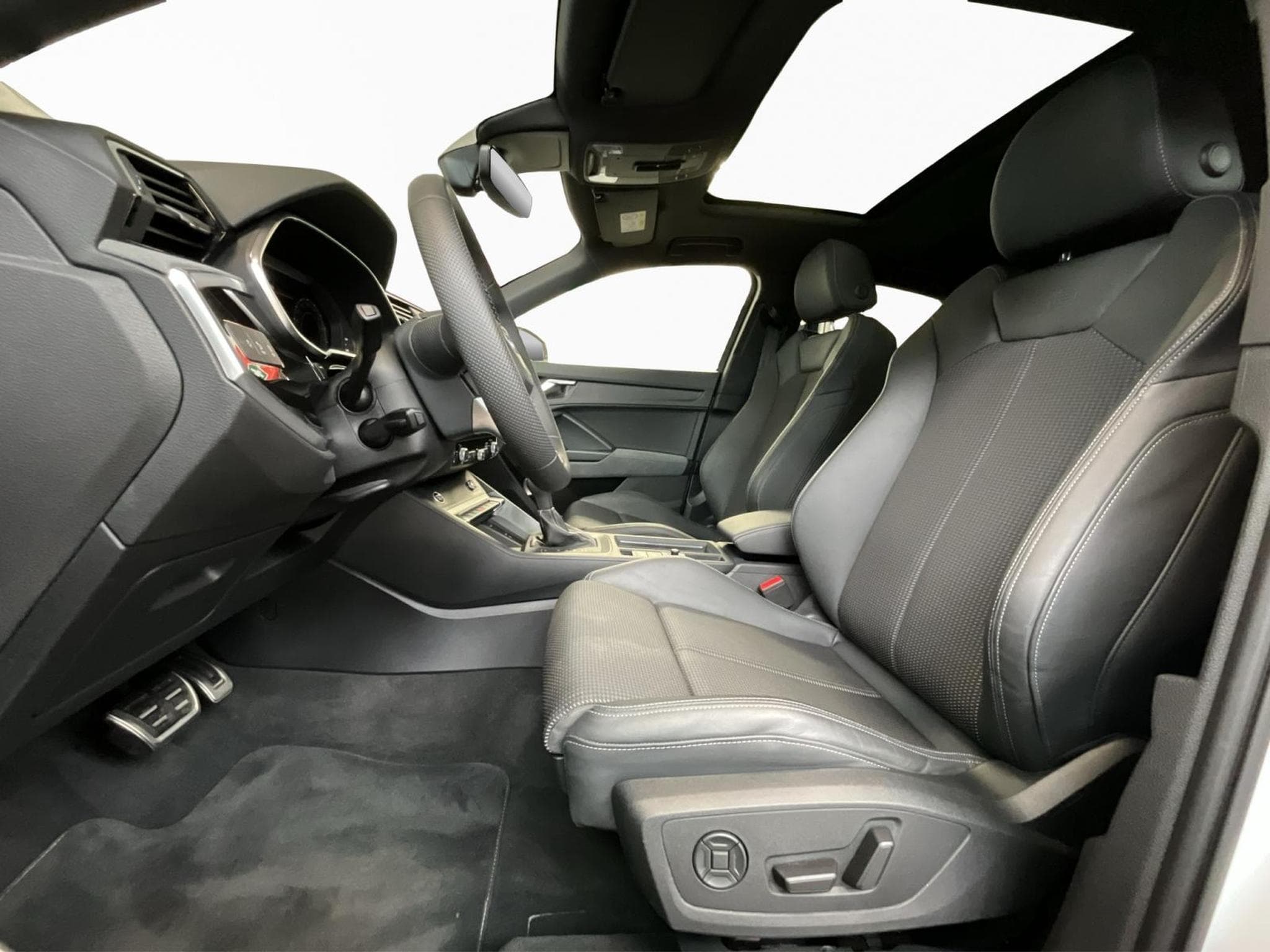 Audi Q3 SB+S-Line+40TDI+Quattro+S-Tronic+LED (2025) - Photo 9