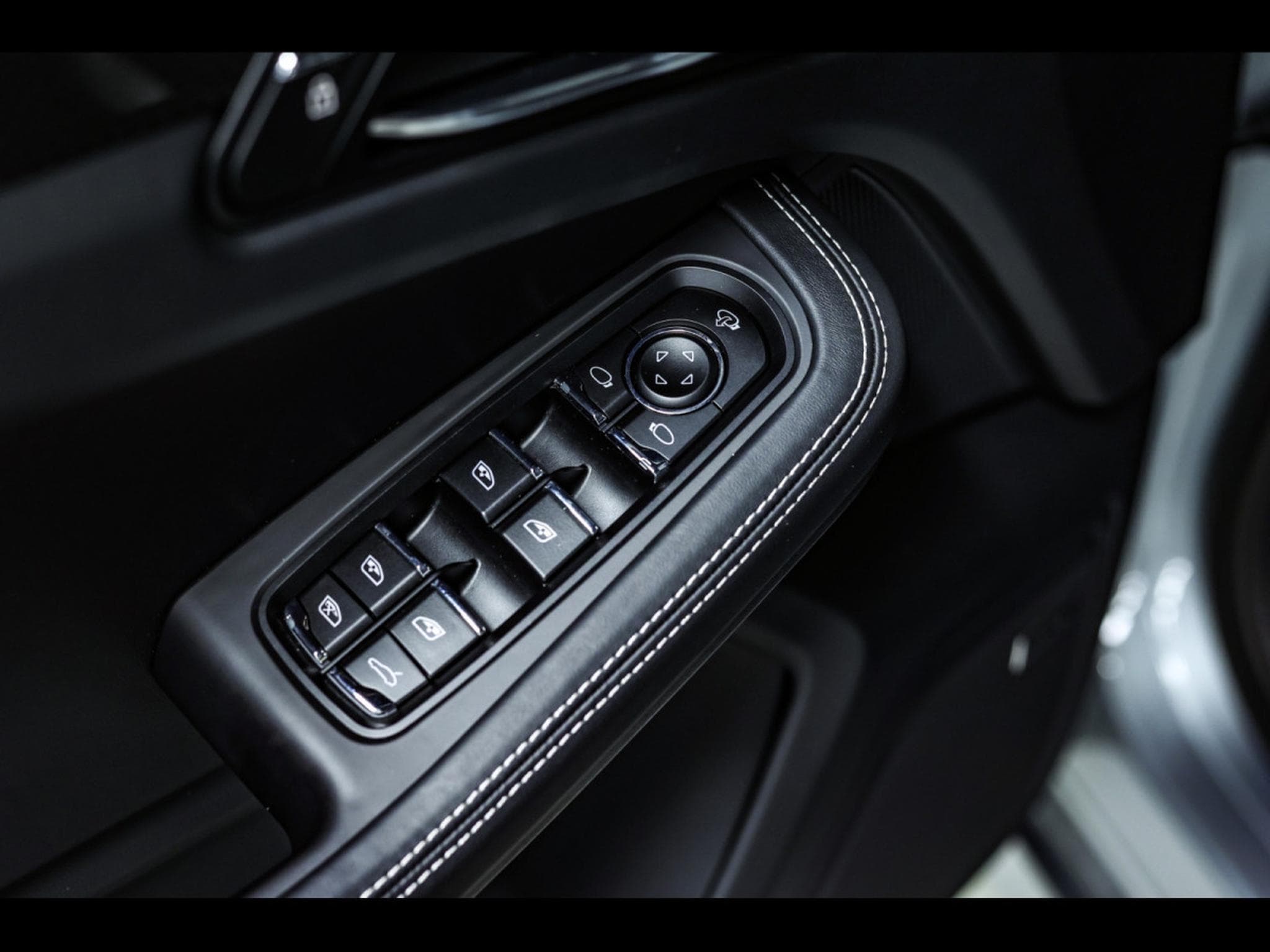 Porsche Macan III GTS PDK – DOLOMITSILVER METALLIC (2023) - Foto 19