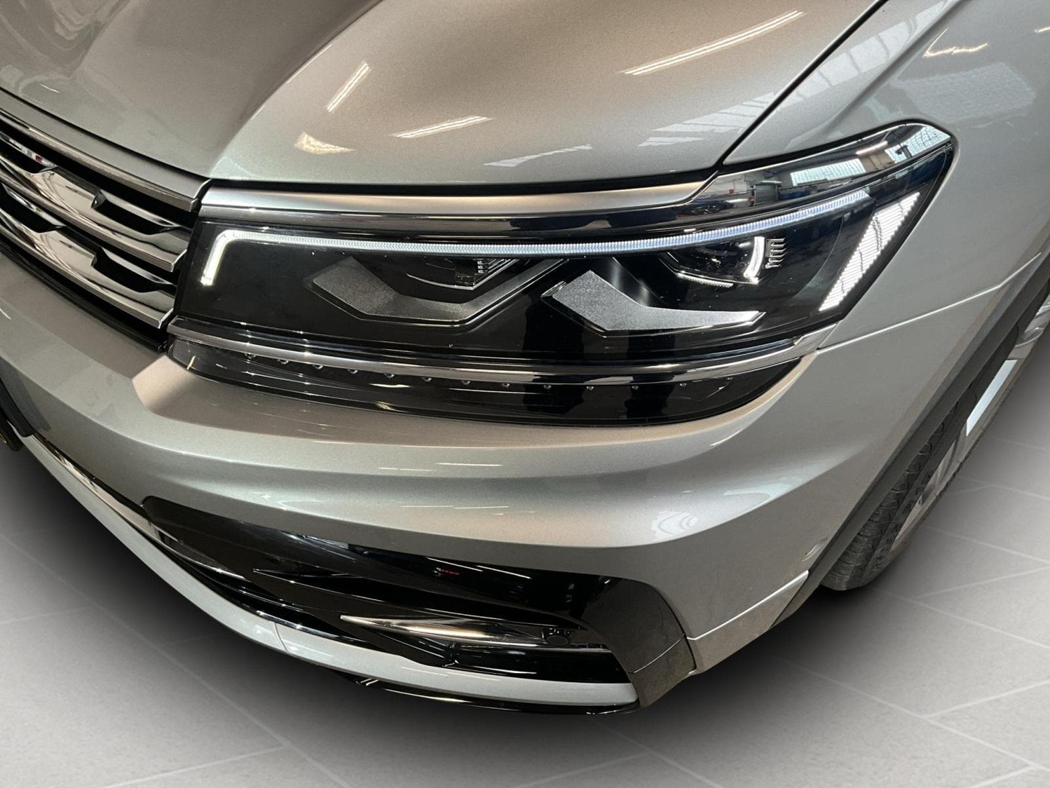 VW Tiguan Highline+R-Line+DSG+4M+ (2019) - Foto 9