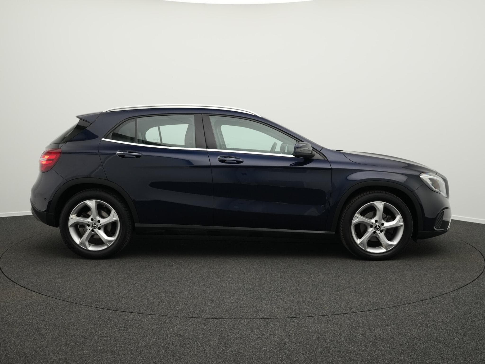 Mercedes GLA 200 d 4MATIC (2018) - Photo 5