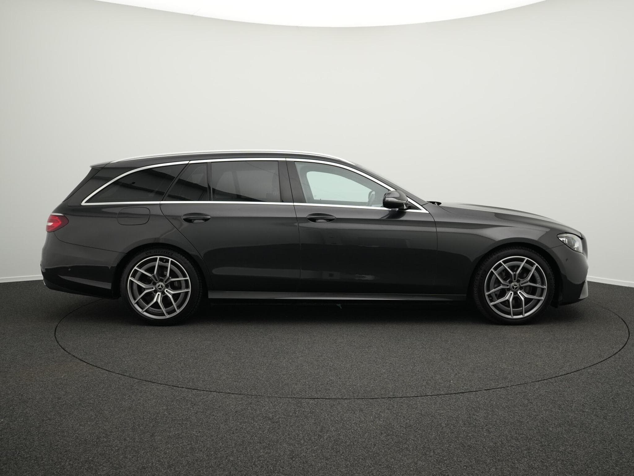 Mercedes E 200 d T AMG-Line Multi+Kamera+Distr+19" (2021) - Photo 5