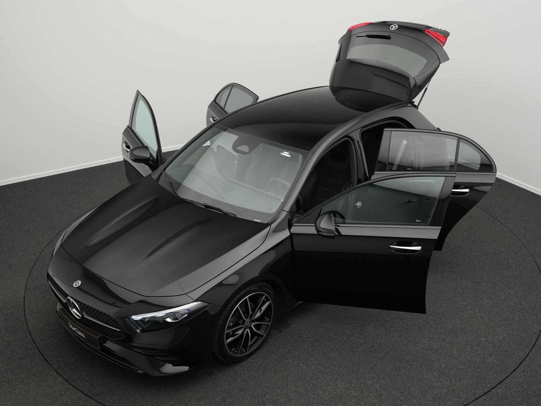 Mercedes A 200 d AMG-Line Multi+Kamera+Night+19" (2025) - Photo 12