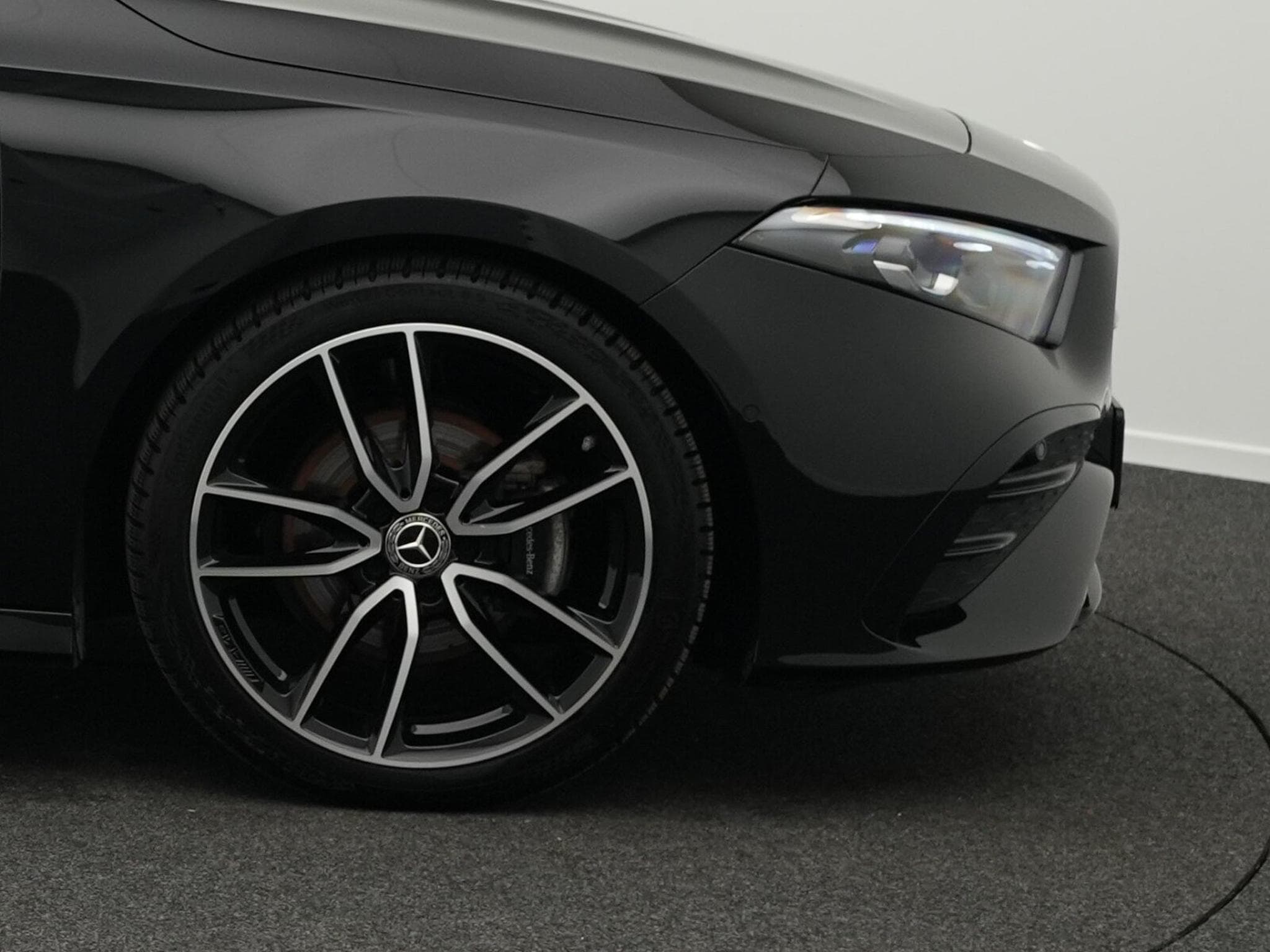 Mercedes A 200 d AMG-Line Multi+Kamera+Night+19" (2025) - Photo 6