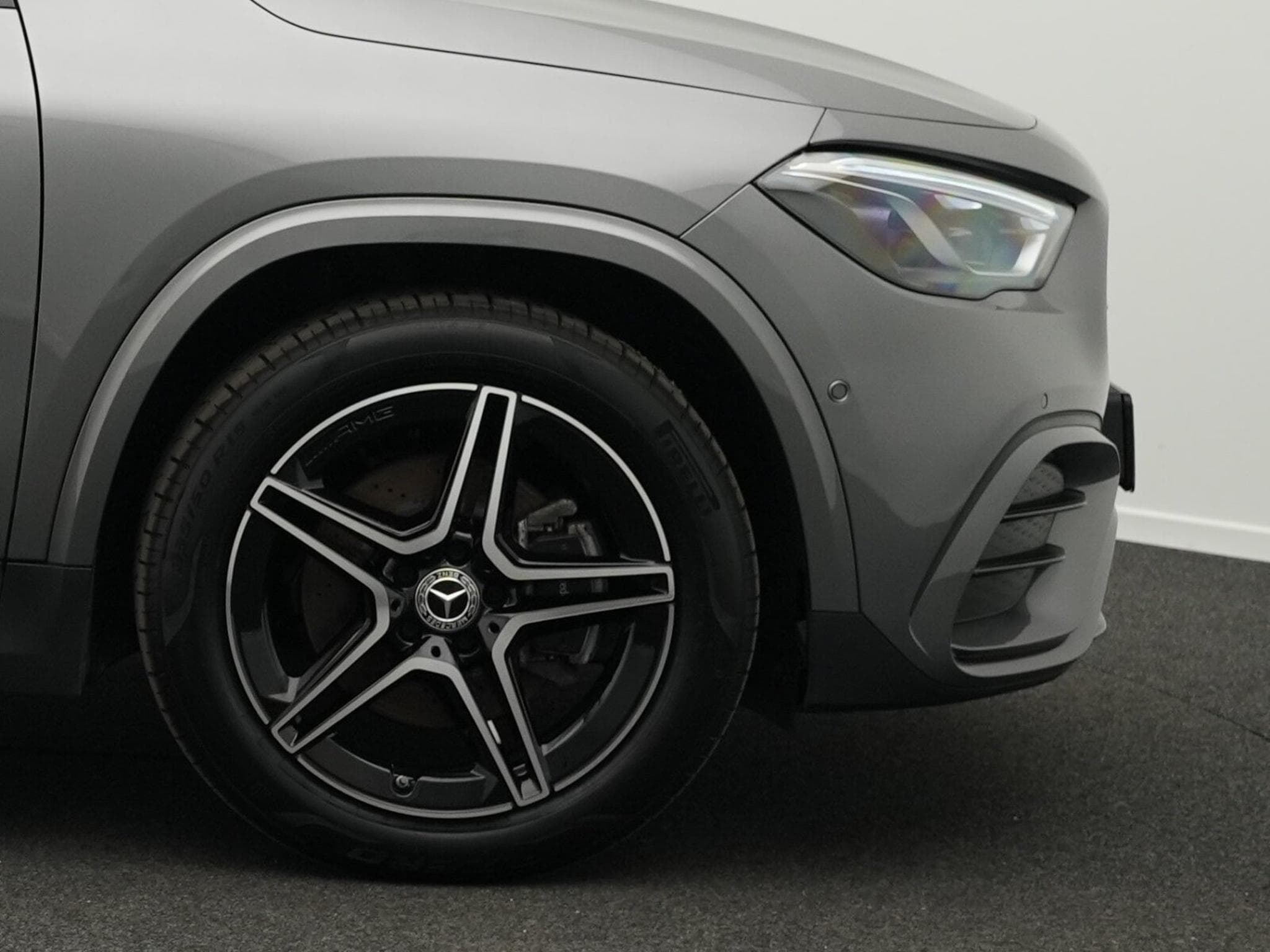 Mercedes GLA 200 d AMG-Line Multi+Kamera+Night+19"+AHK (2025) - Photo 6