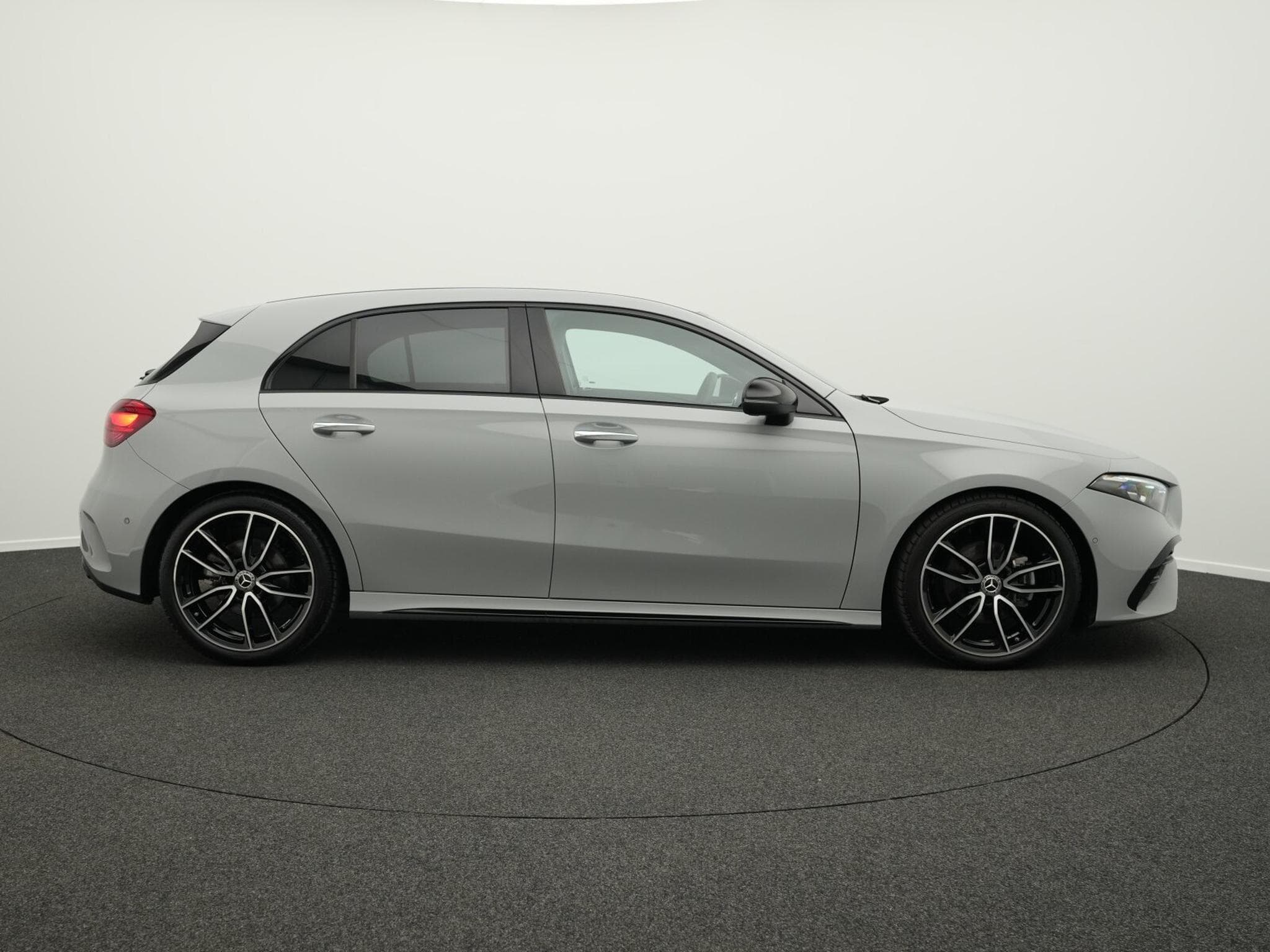 Mercedes A 200 AMG-Line Multi+Kamera+Distr+Night+19" (2025) - Photo 5