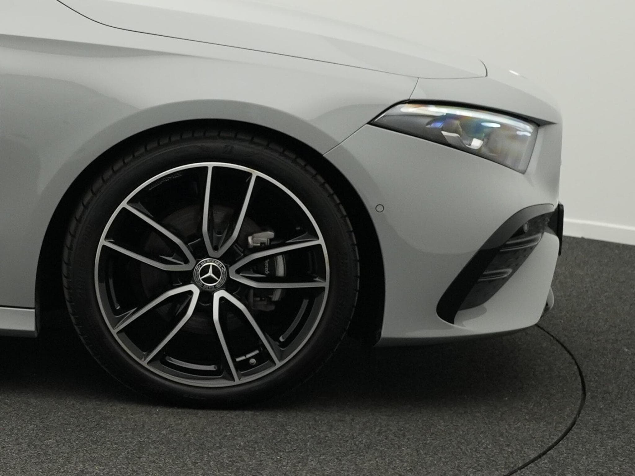 Mercedes A 200 AMG-Line Multi+Kamera+Distr+Night+19" (2025) - Photo 6