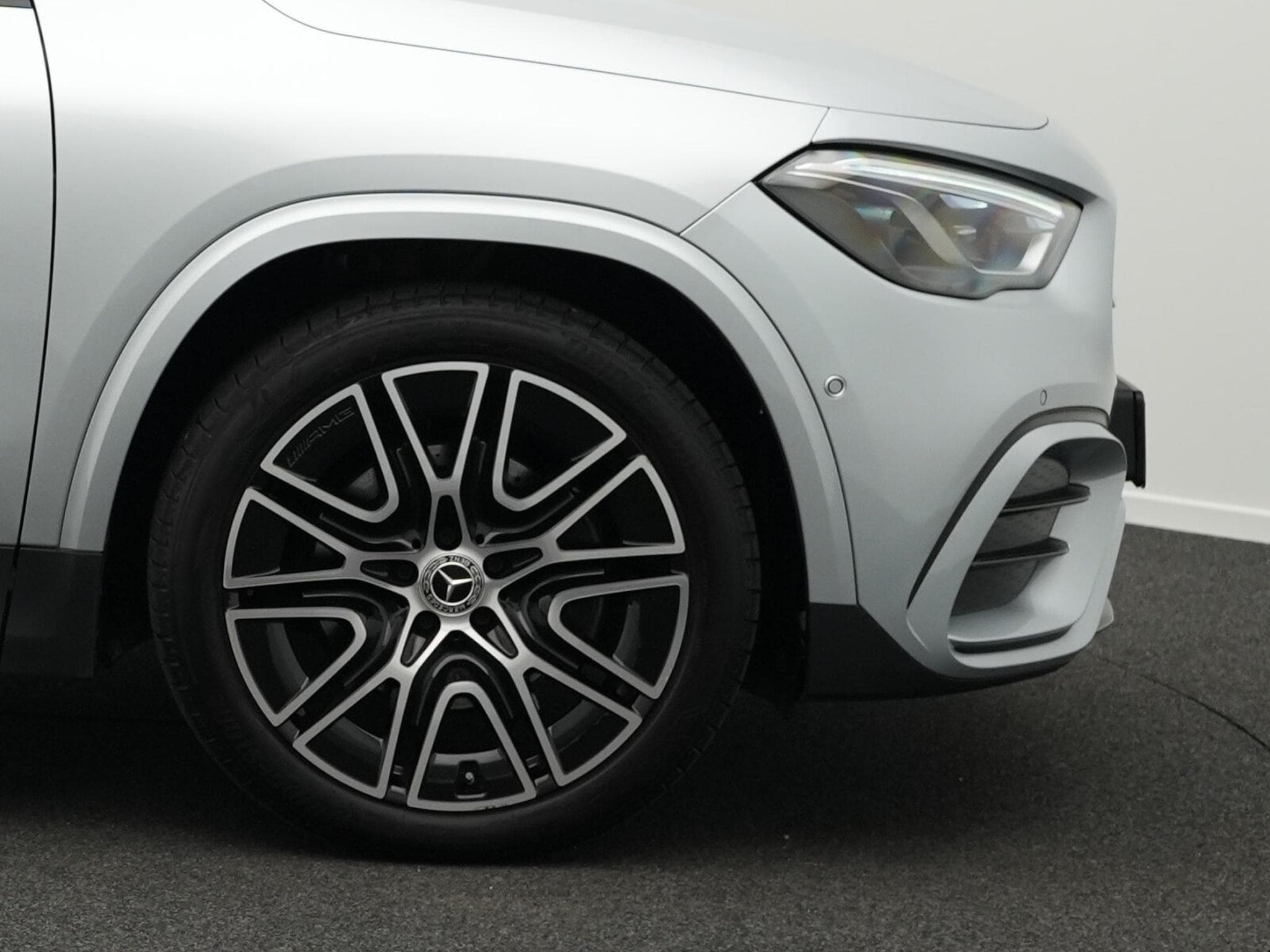 Mercedes GLA 200 d AMG-Line Multi+Kamera+AHK+Night (2025) - Photo 6