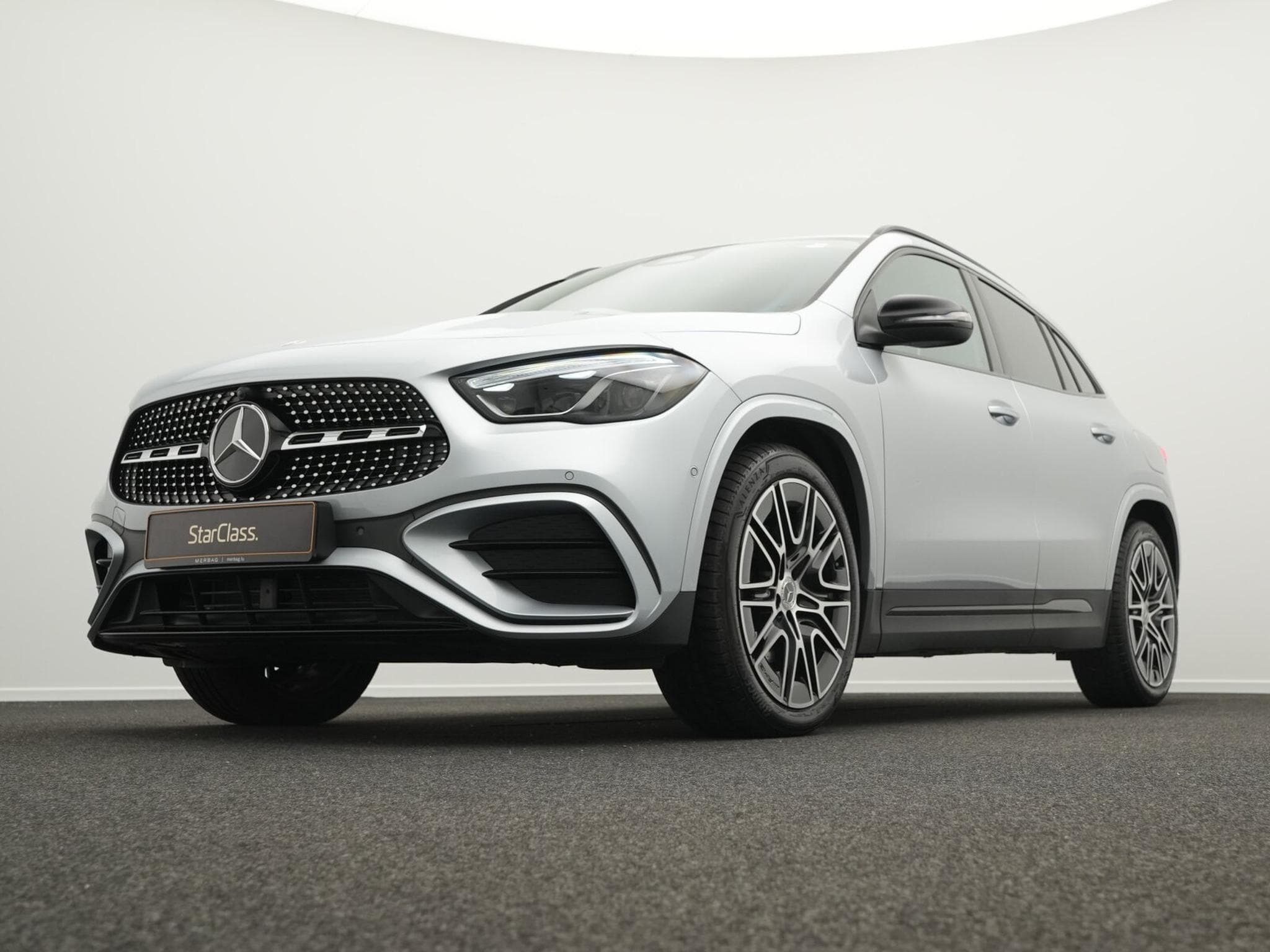 Mercedes GLA 200 d AMG-Line Multi+Kamera+AHK+Night (2025) - Photo 8