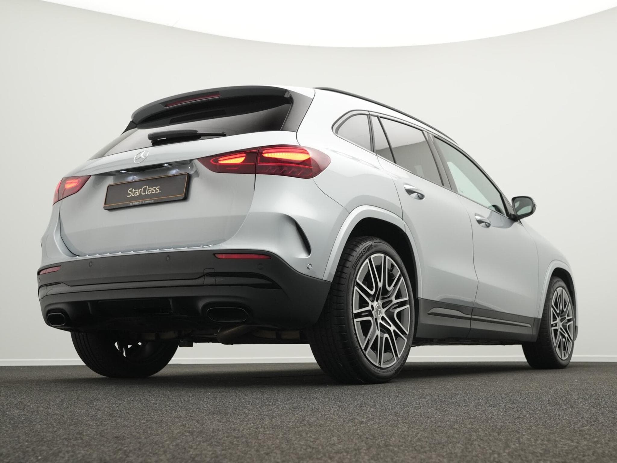Mercedes GLA 200 d AMG-Line Multi+Kamera+AHK+Night (2025) - Photo 9