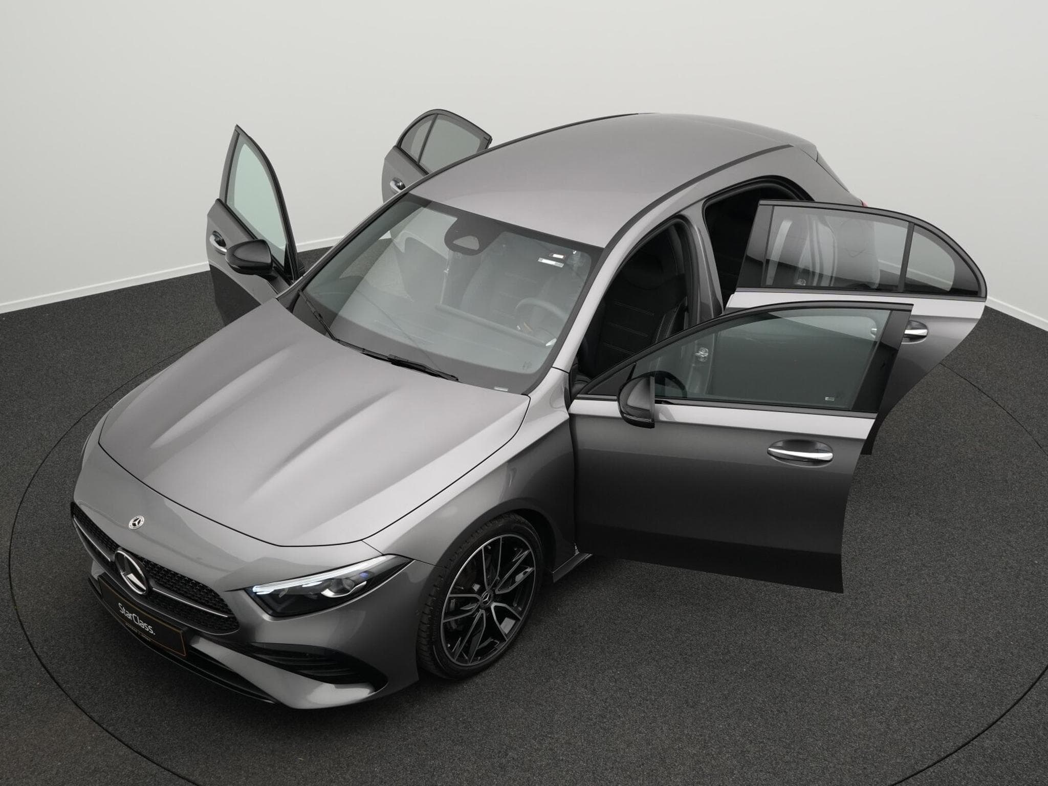 Mercedes A 200 d AMG-Line Multi+Kamera+Night+19" (2025) - Photo 12