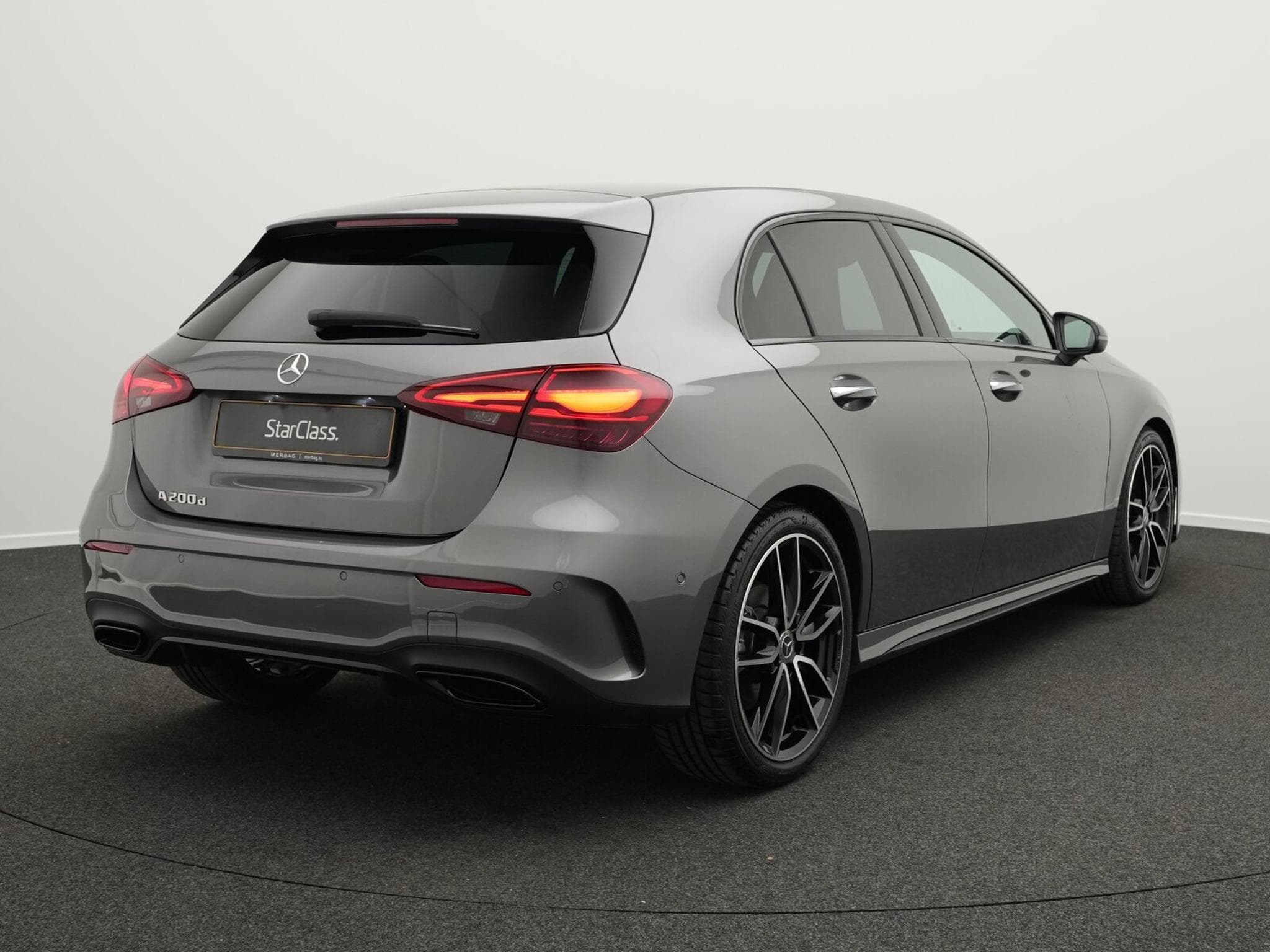 Mercedes A 200 d AMG-Line Multi+Kamera+Night+19" (2025) - Photo 3