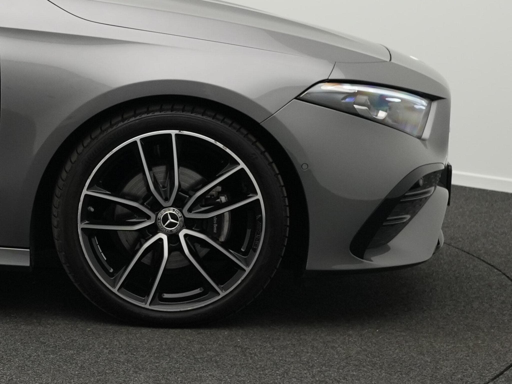 Mercedes A 200 d AMG-Line Multi+Kamera+Night+19" (2025) - Photo 6