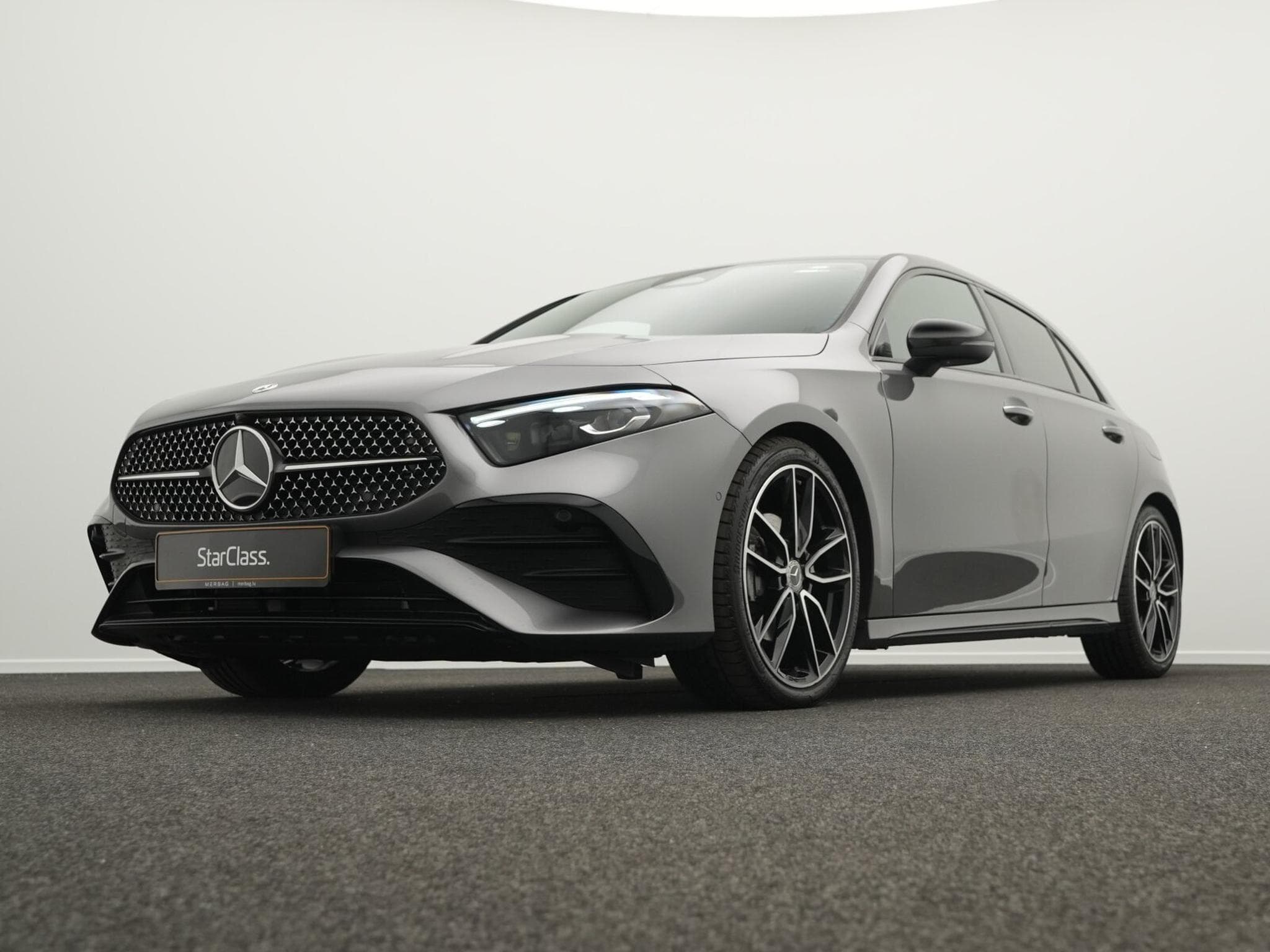 Mercedes A 200 d AMG-Line Multi+Kamera+Night+19" (2025) - Photo 8