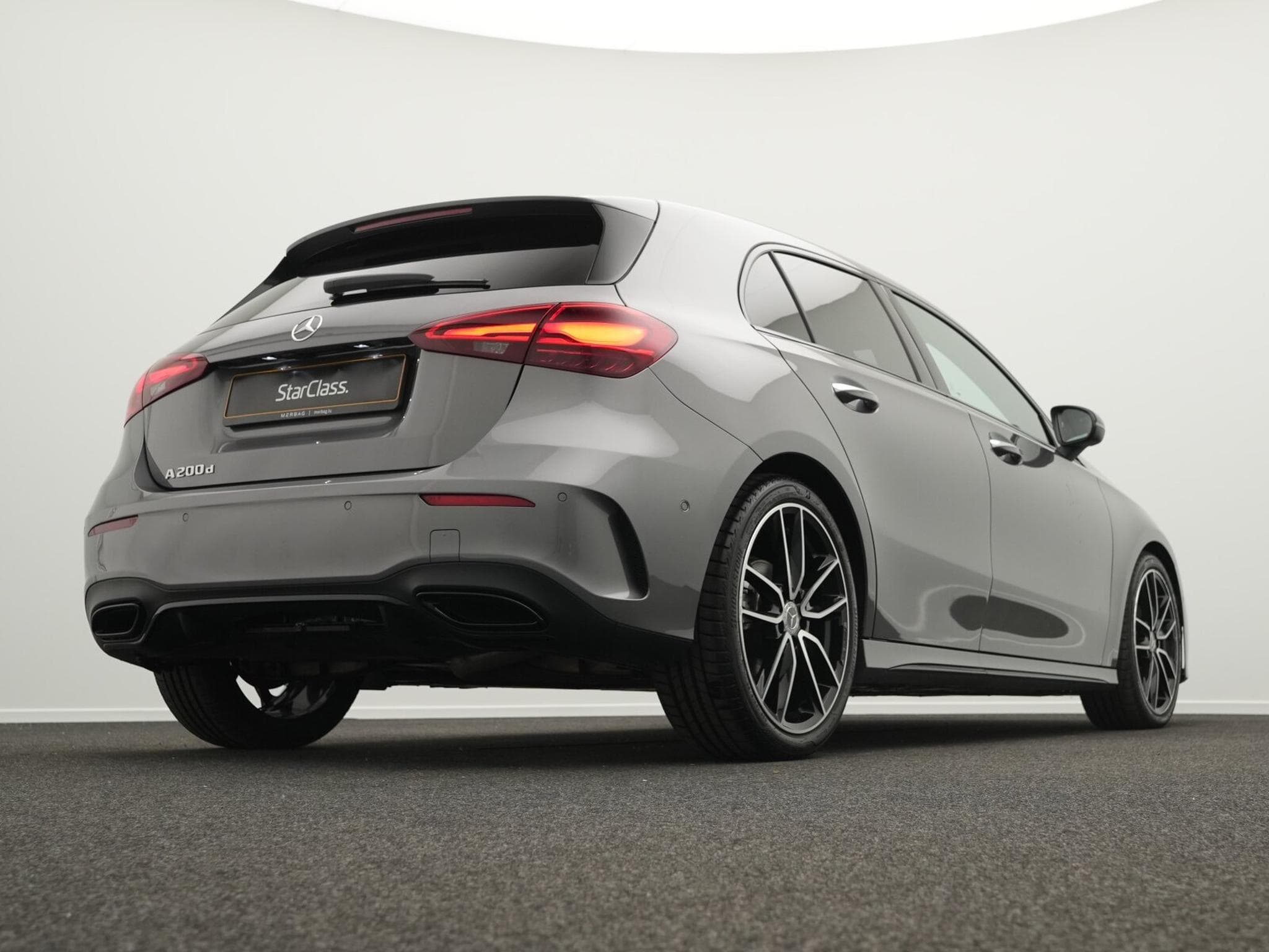 Mercedes A 200 d AMG-Line Multi+Kamera+Night+19" (2025) - Photo 9
