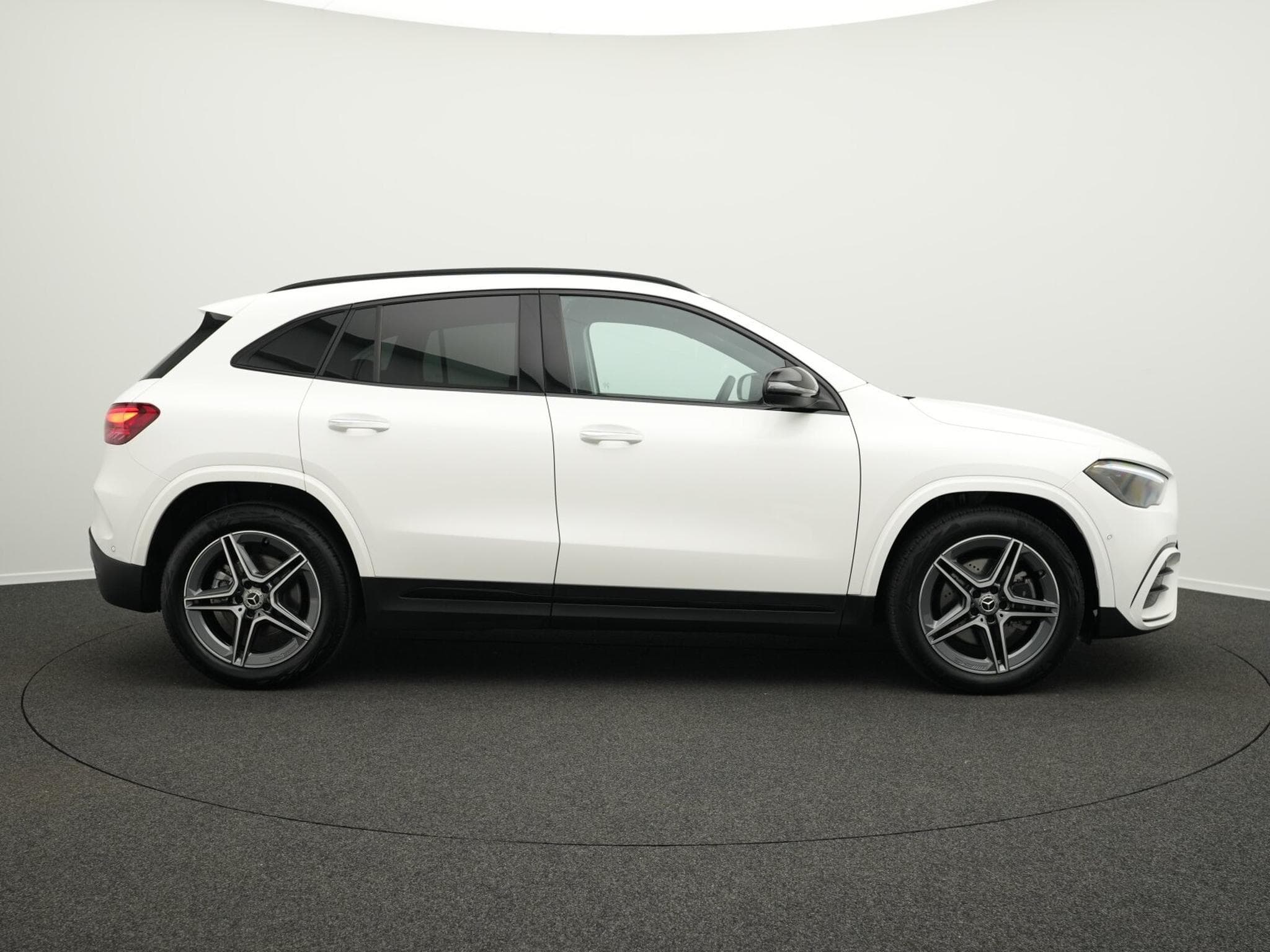 Mercedes GLA 220 4M AMG-Line LED+Kamera+Totw+Night+19" (2024) - Photo 5