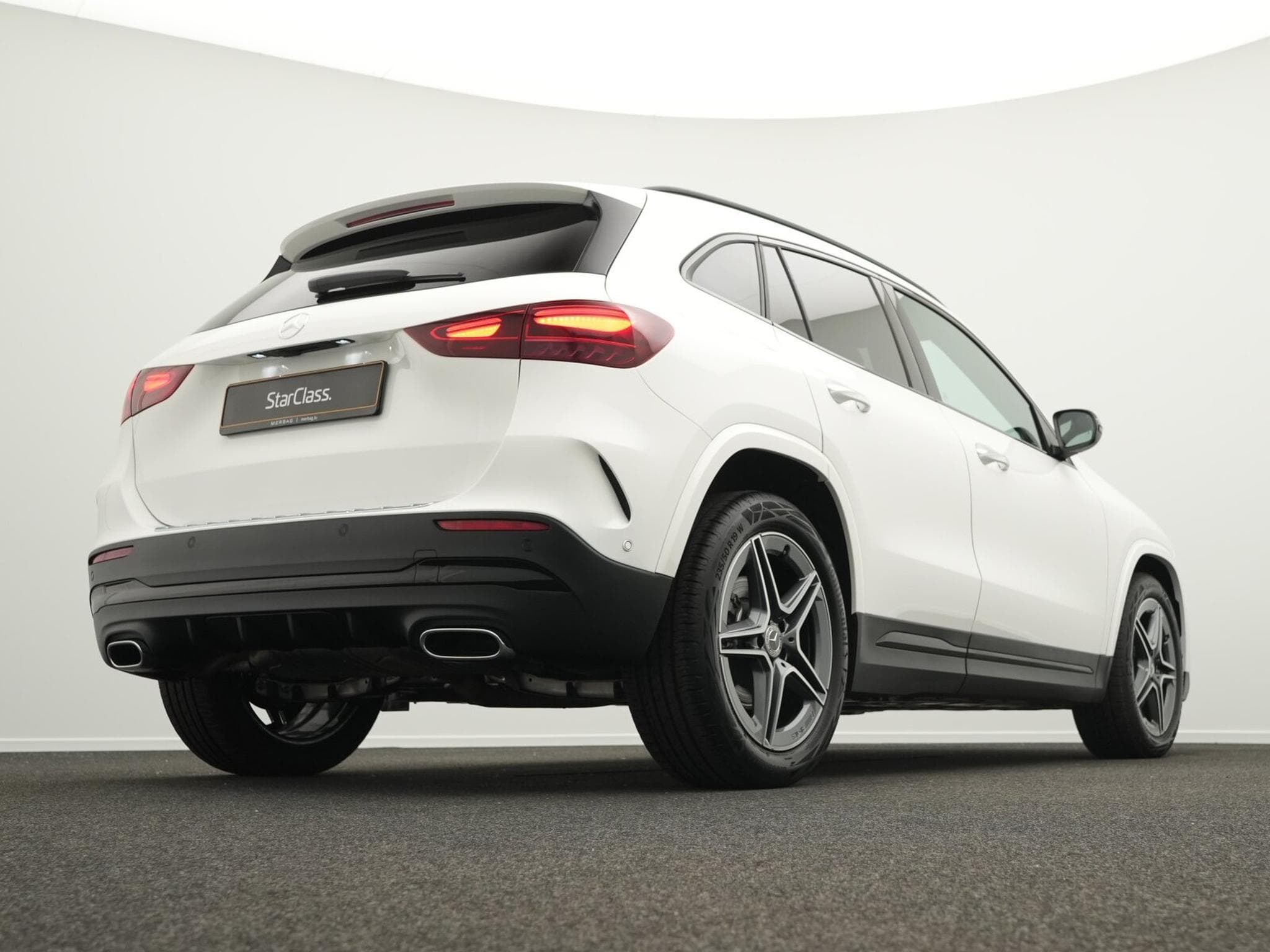 Mercedes GLA 220 4M AMG-Line LED+Kamera+Totw+Night+19" (2024) - Photo 9