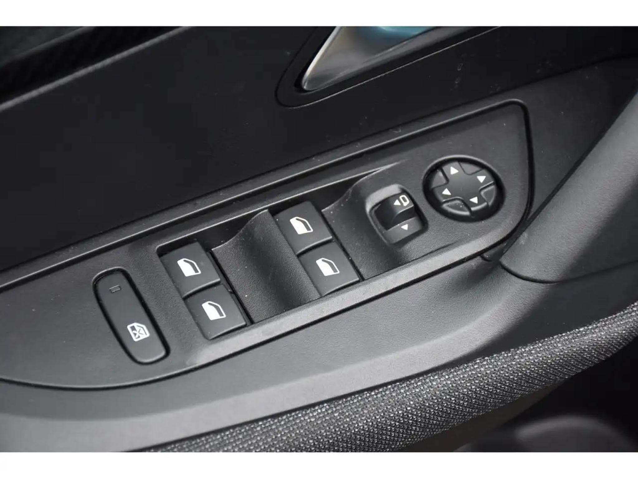 Peugeot 2008 (2025) - Foto 17