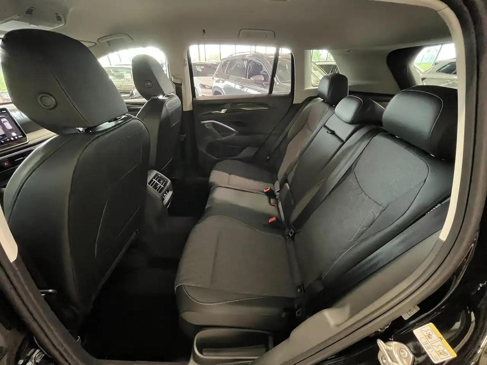 VW Tiguan (2025) - Photo 10