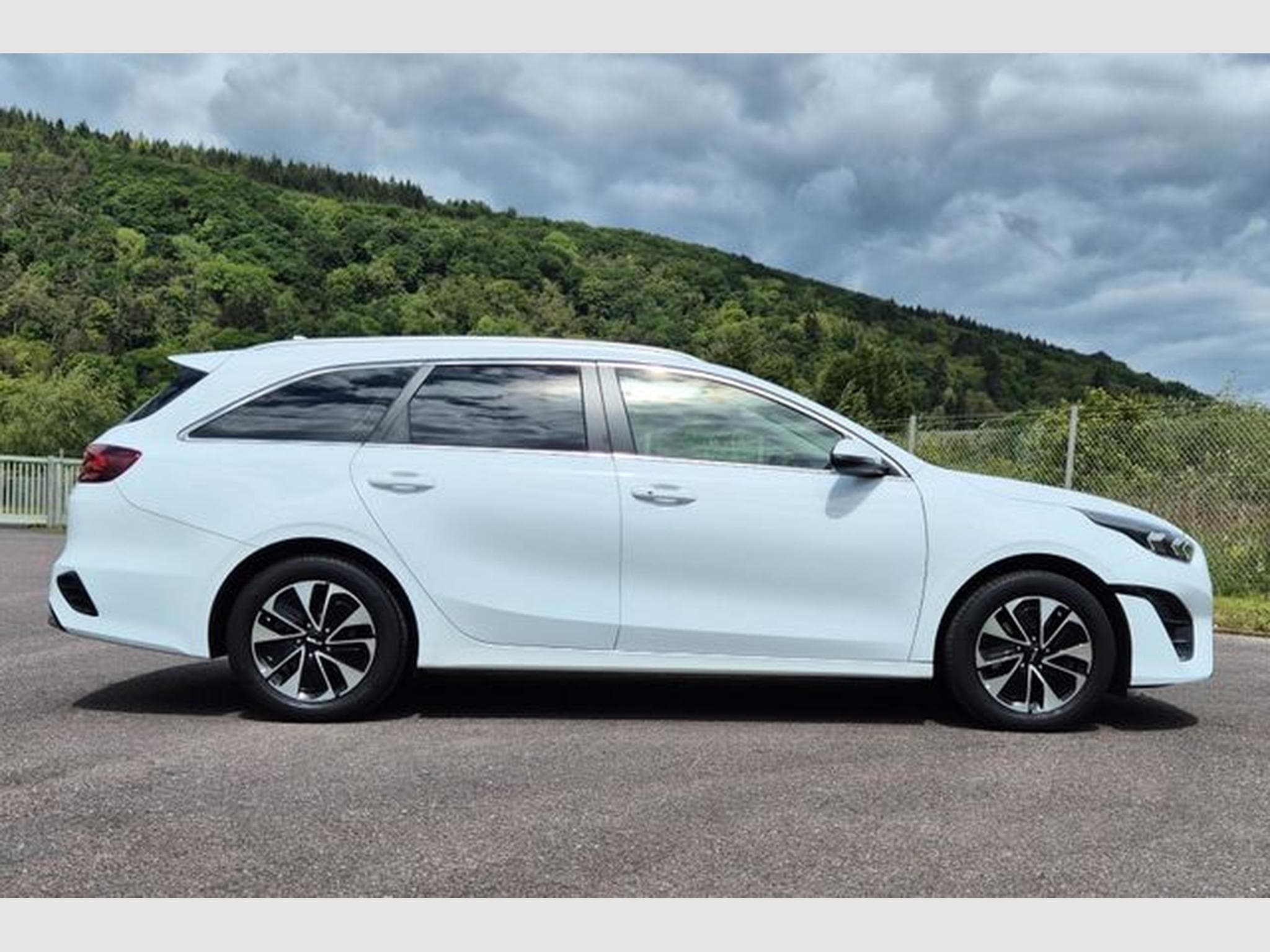 Kia Ceed Ceed Sportswagon 1.6 Plug-in Hybrid Vision, LED. (2022) - Photo 7