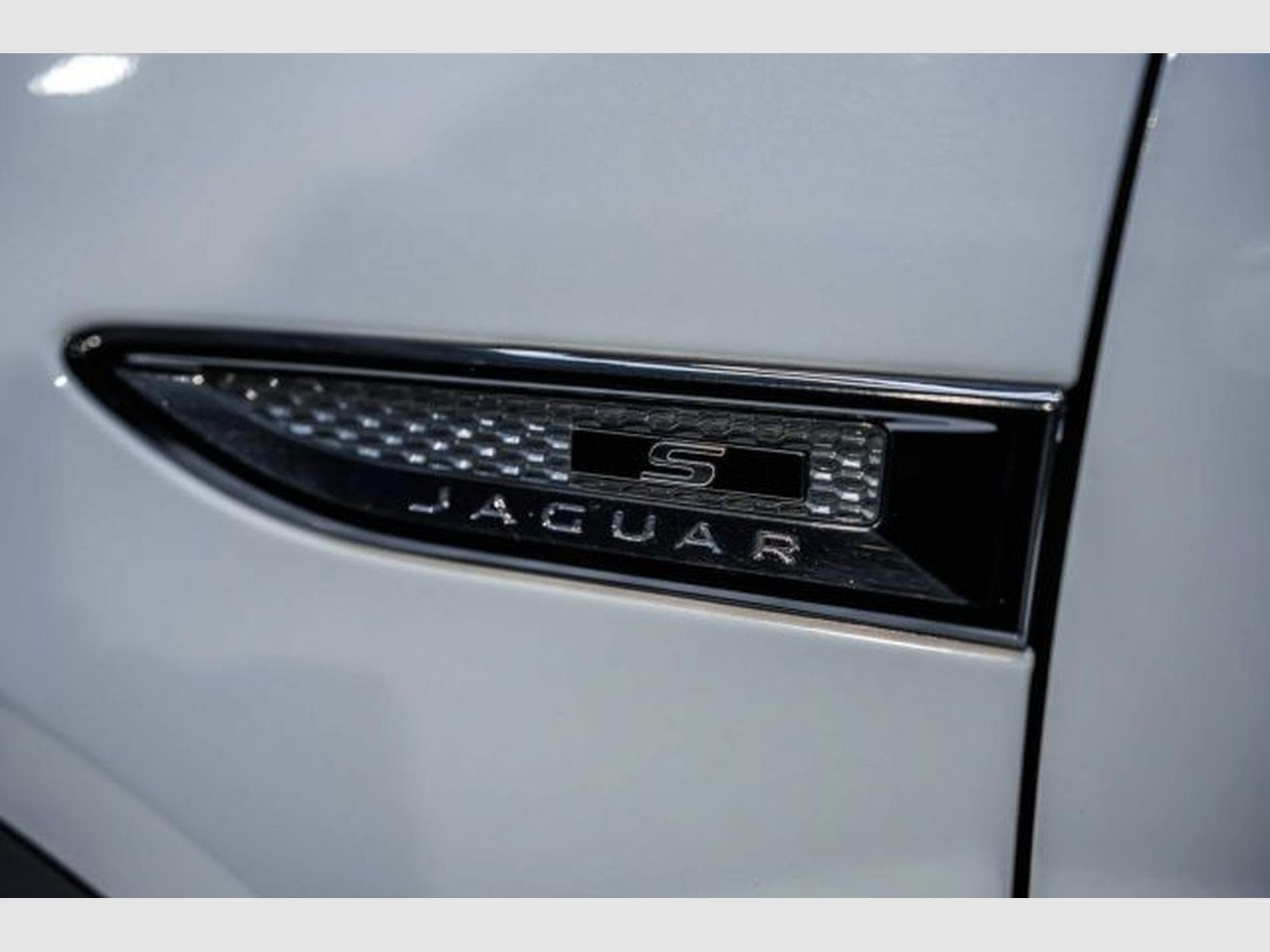 Jaguar E-Pace E-PACE 2.0 D R-Dynamic S AWD Autom. NAVI LED RFK (2021) - Photo 11