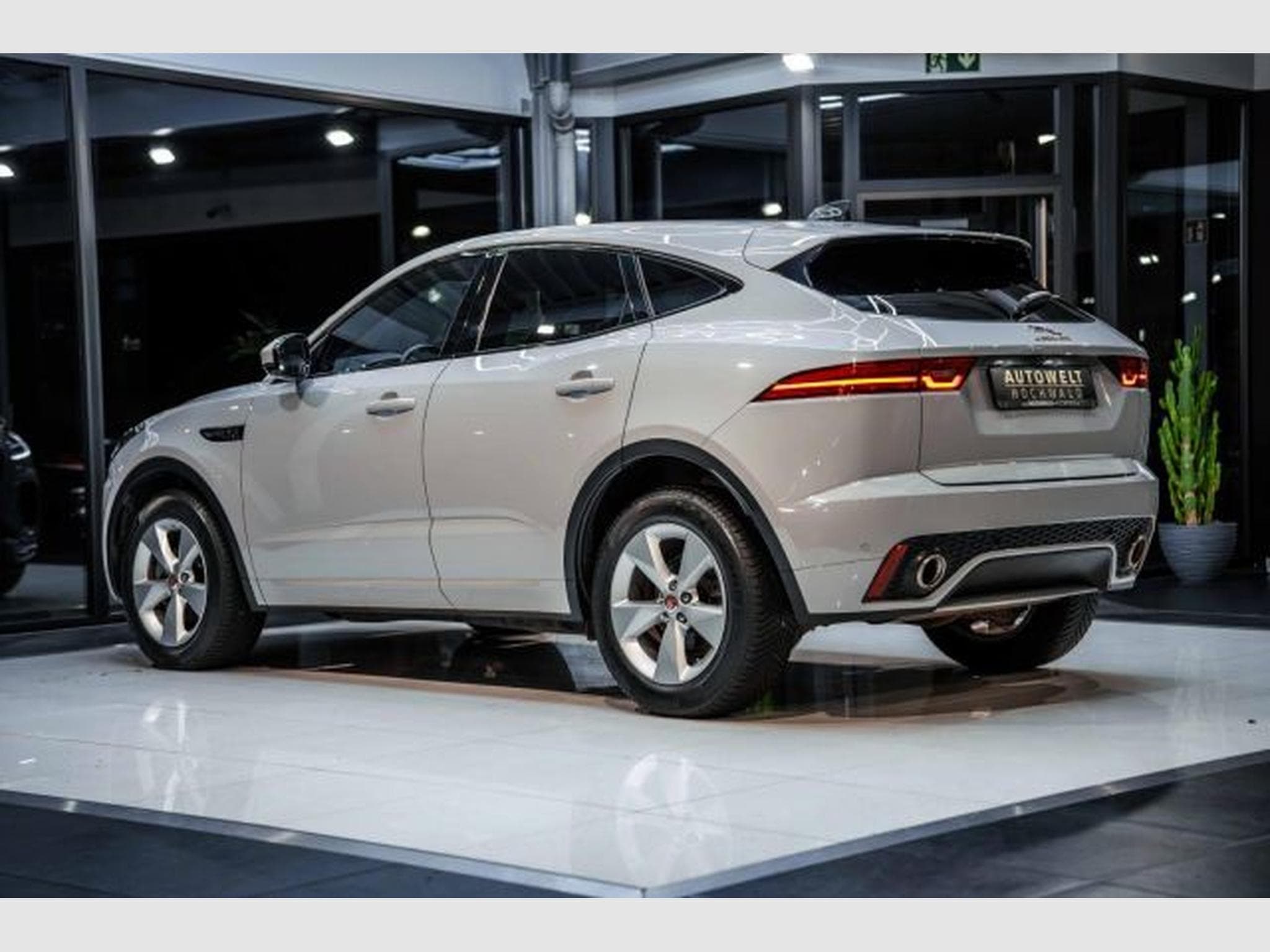 Jaguar E-Pace E-PACE 2.0 D R-Dynamic S AWD Autom. NAVI LED RFK (2021) - Photo 12